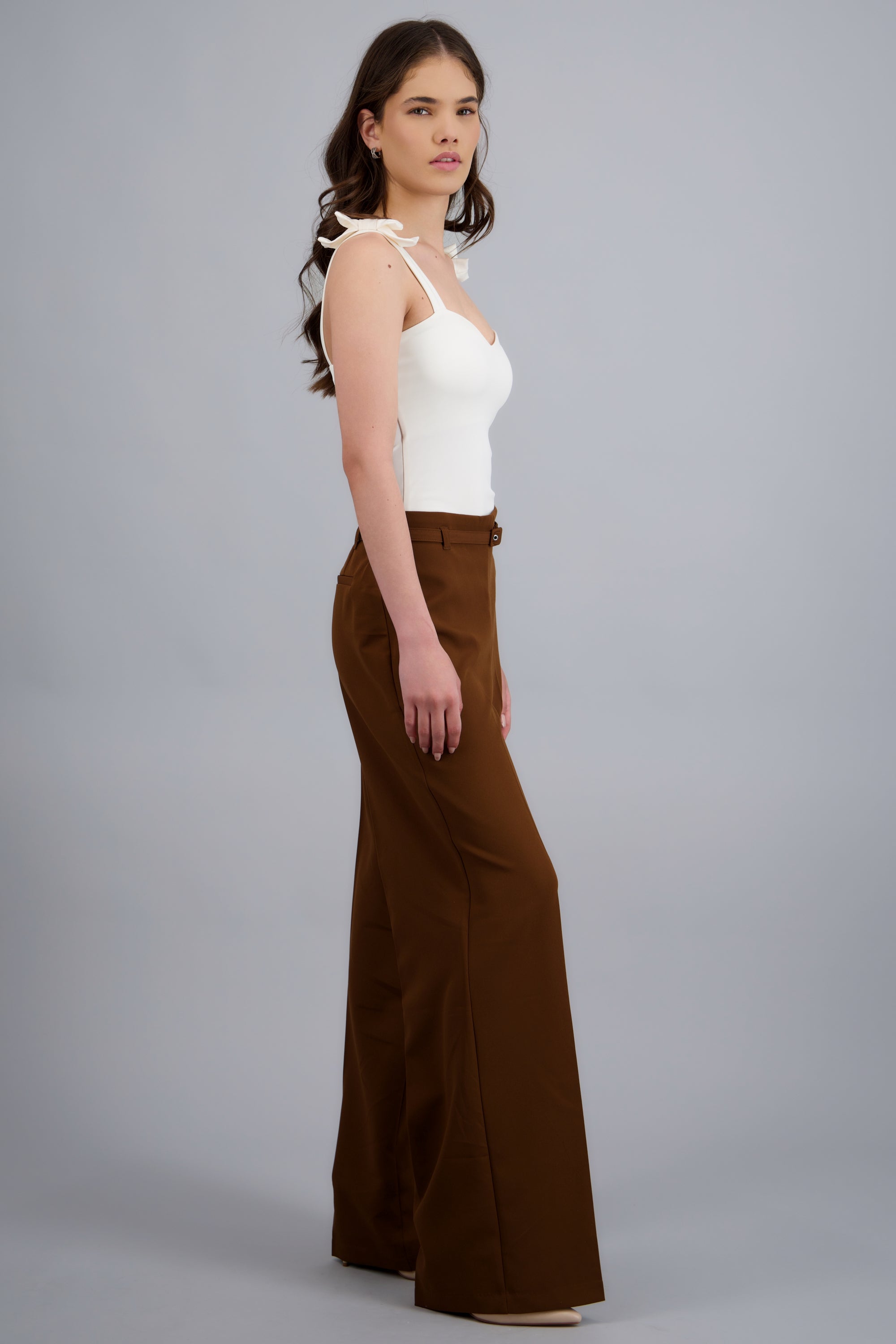 Pantalon sastreado detalle cinturon CHOCOLATE