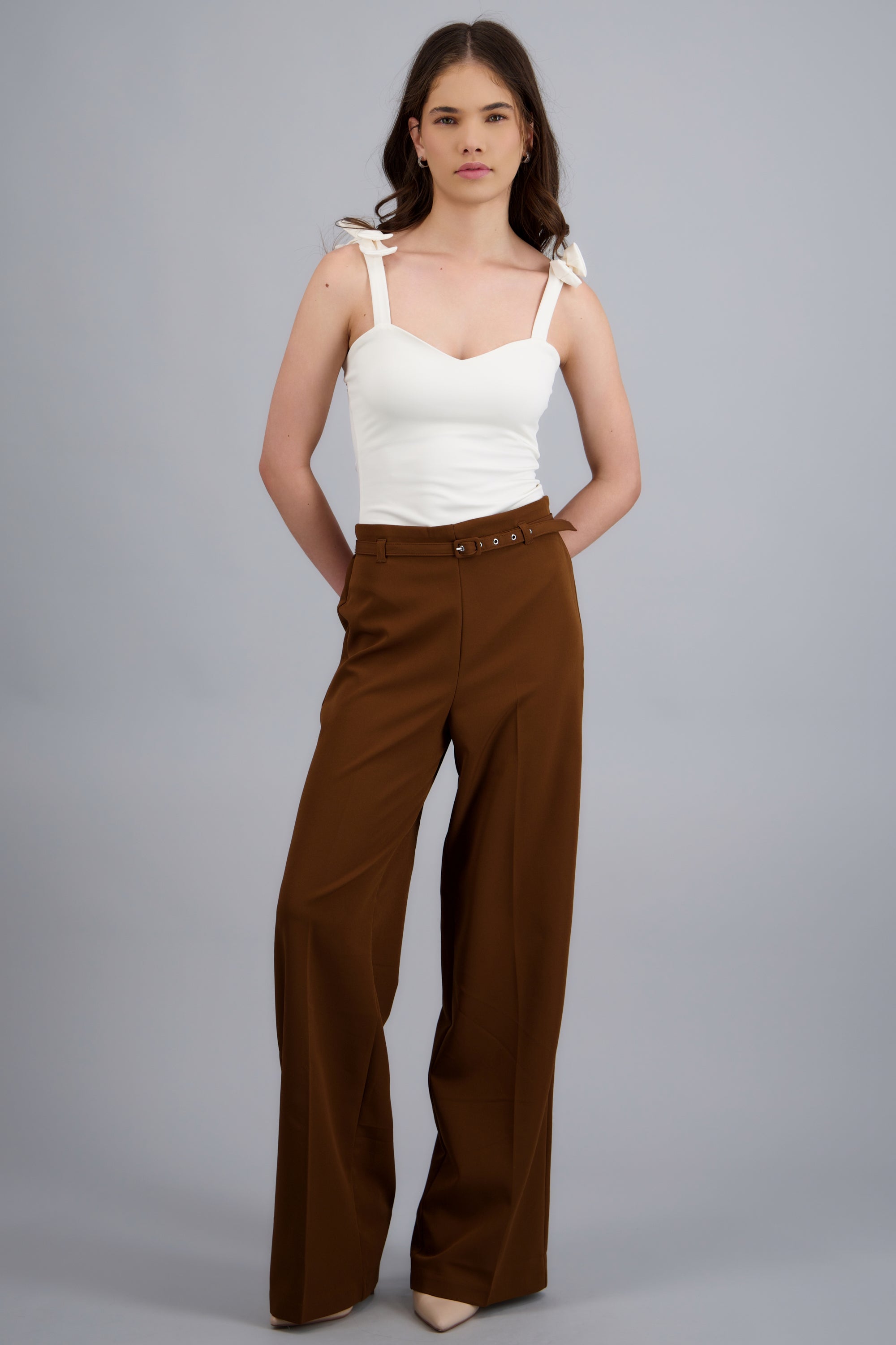 Pantalon sastreado detalle cinturon CHOCOLATE