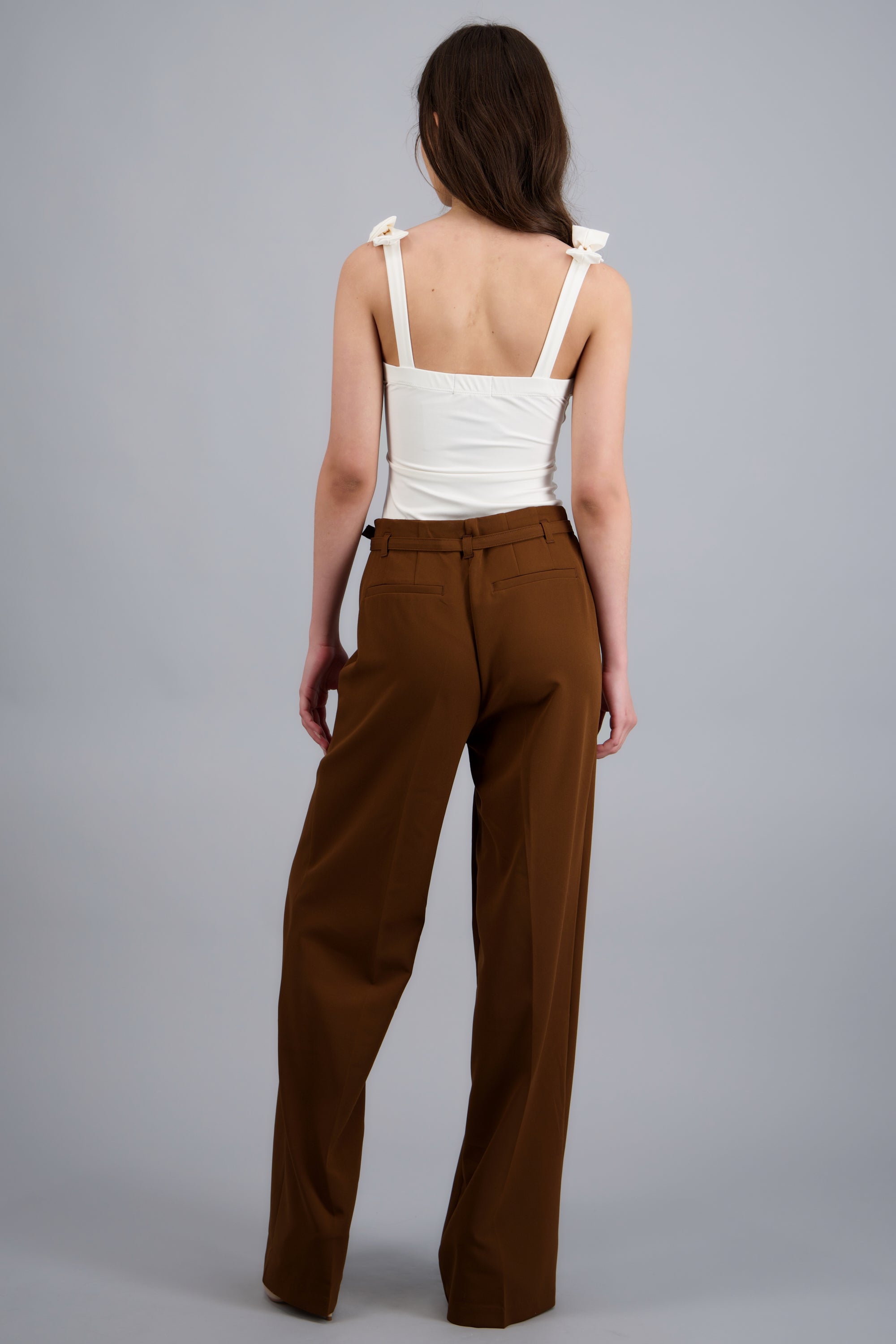 Pantalon sastreado detalle cinturon CHOCOLATE