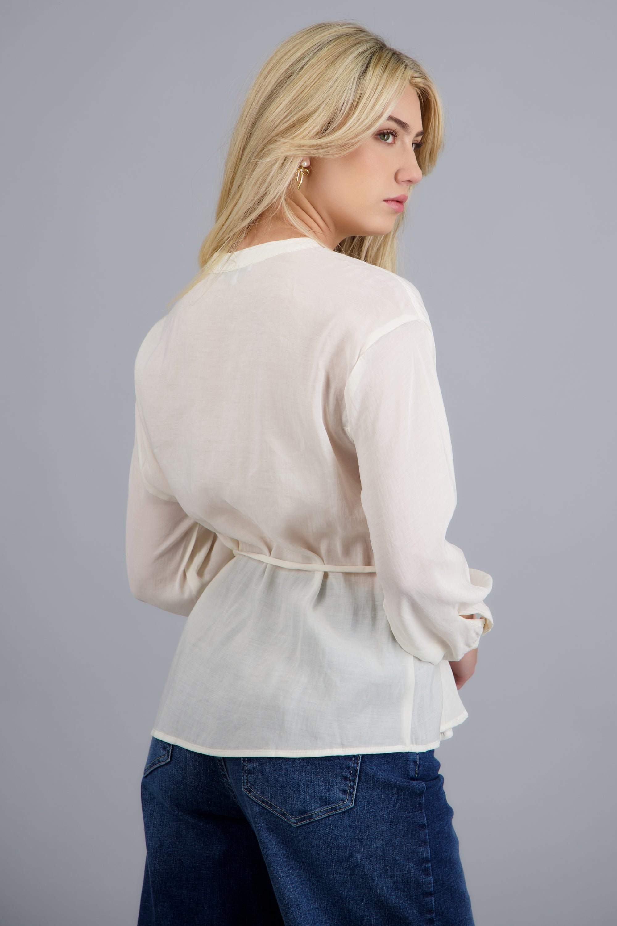 Blusa fluida detalle cituron manga larga CREMA