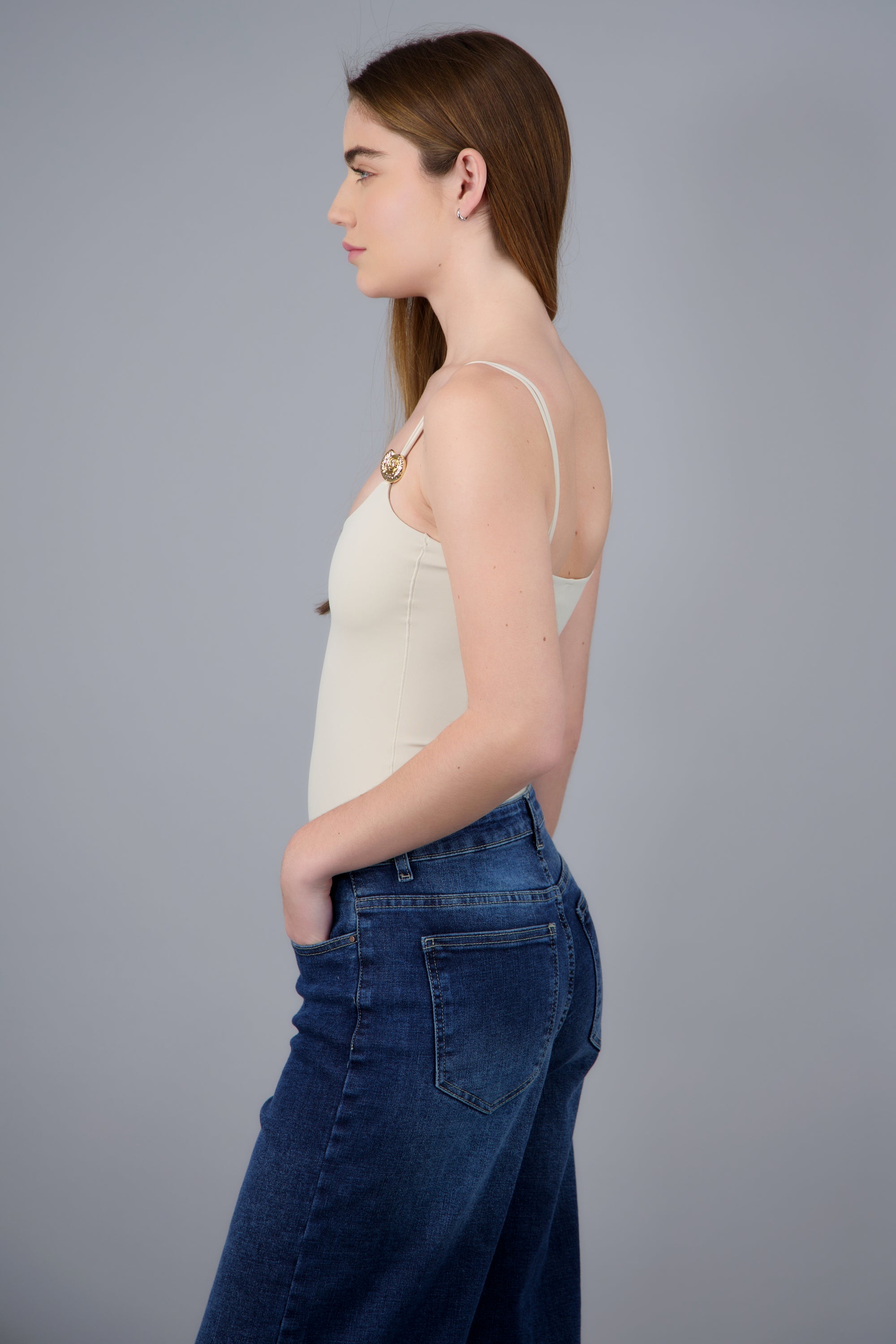 bodysuit escote recto detalle metálico HUESO