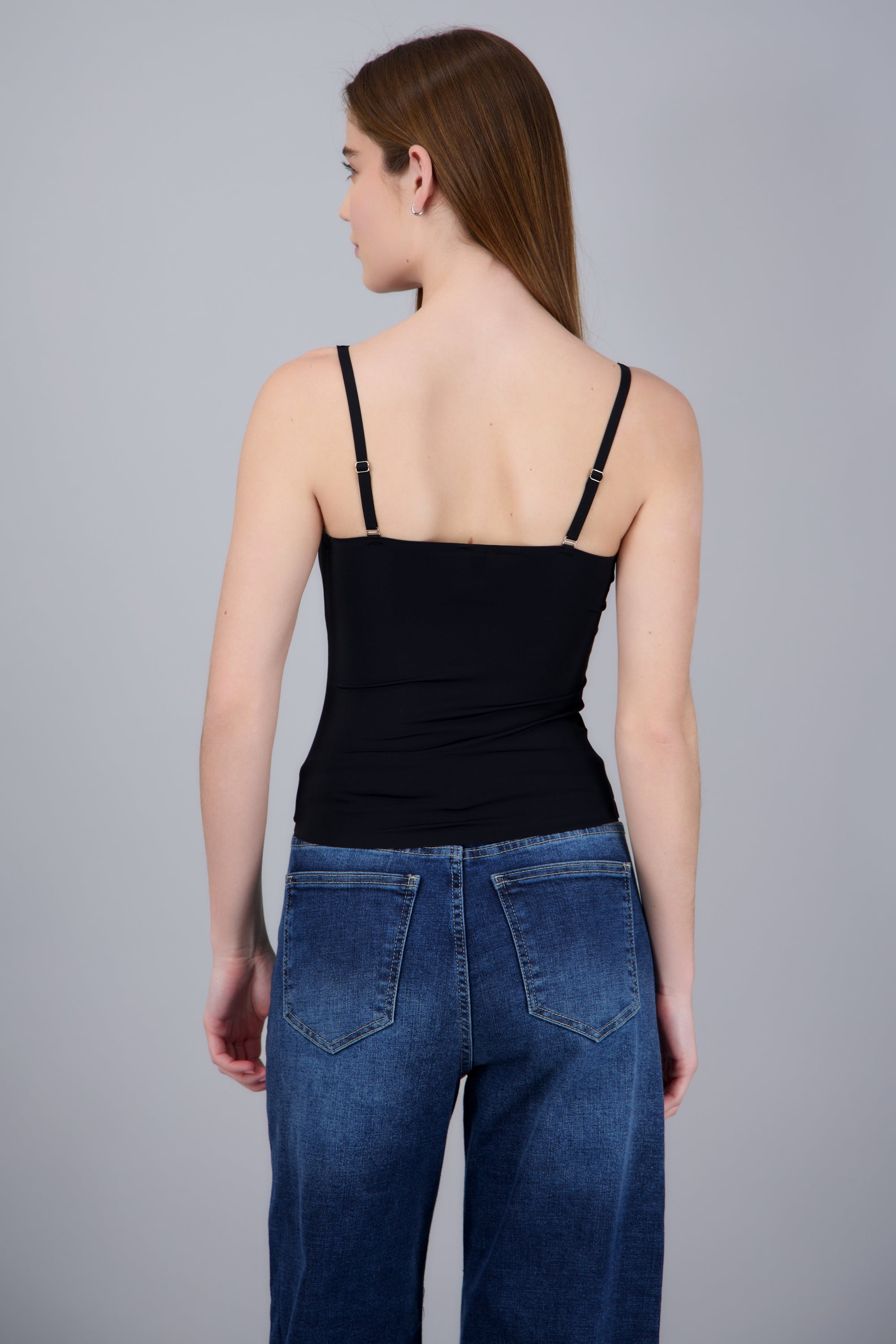 top básico slim corte recto NEGRO