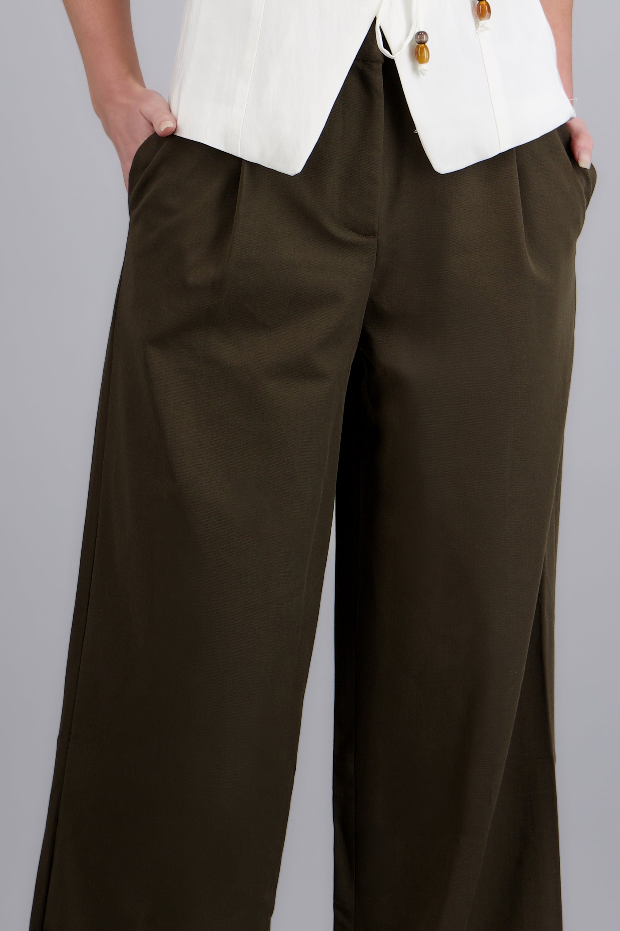 Pantalon liso pinzas OLIVO