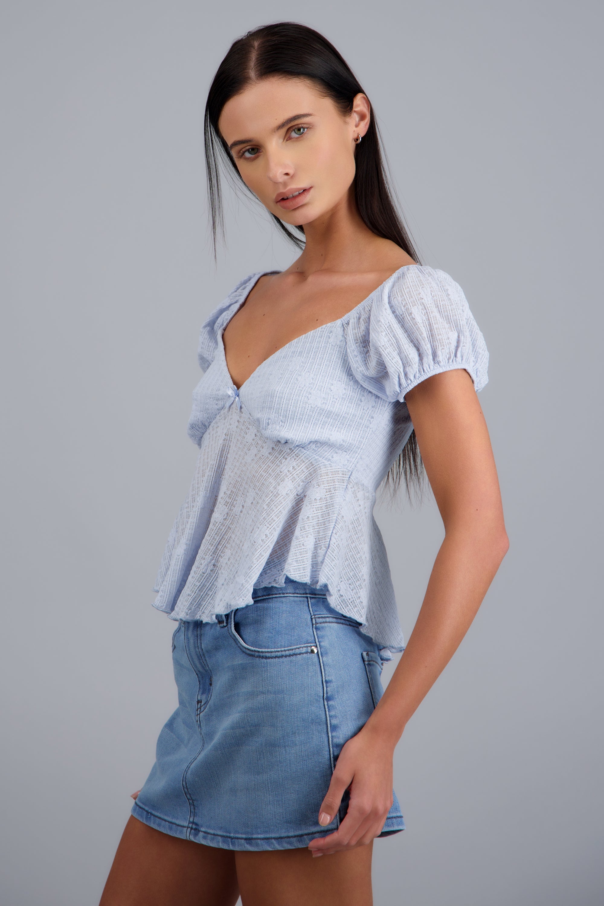 Blusa peplum encaje detalle moño AZUL CIELO