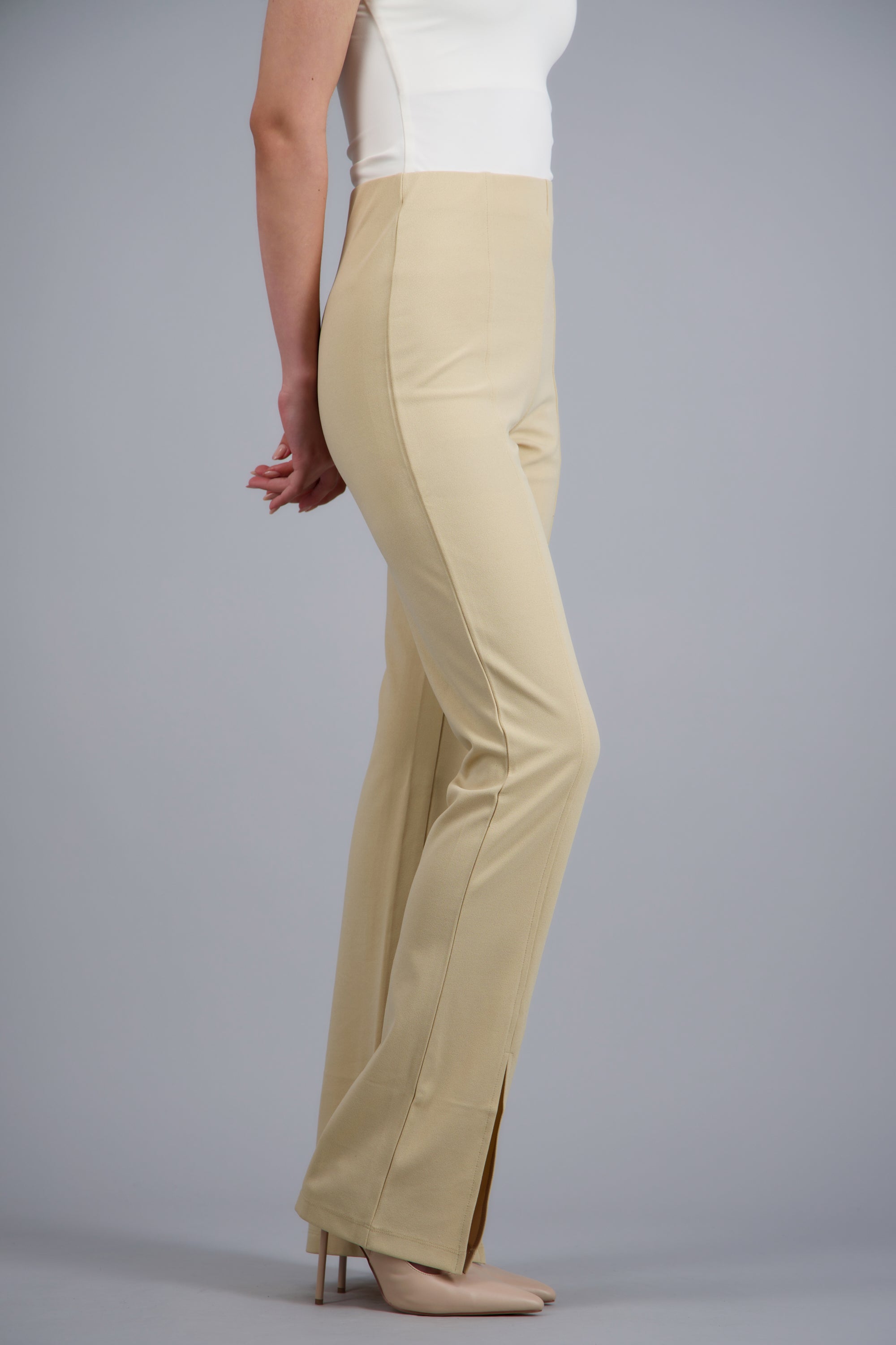 Pantalón flare aberturas CREMA