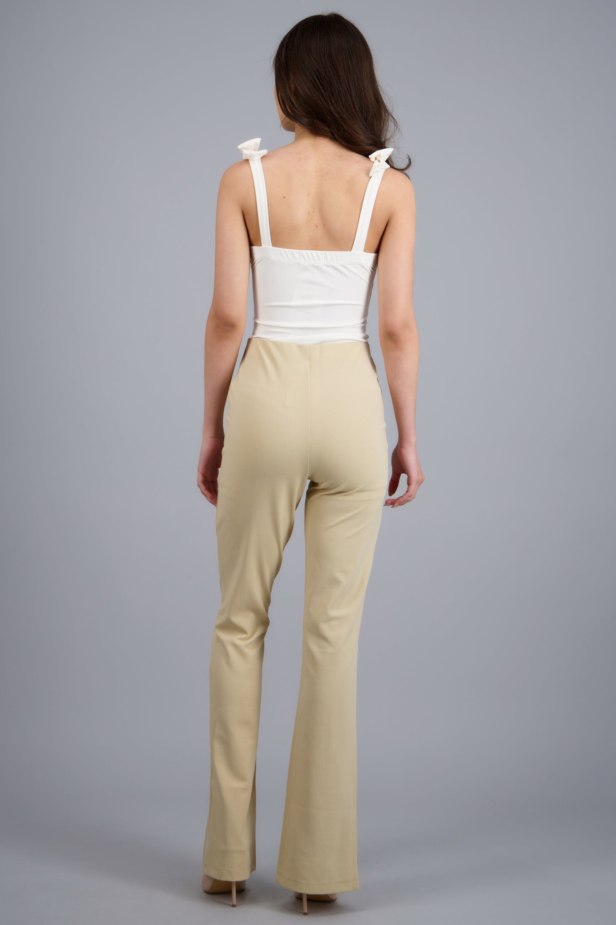 Pantalón flare aberturas CREMA