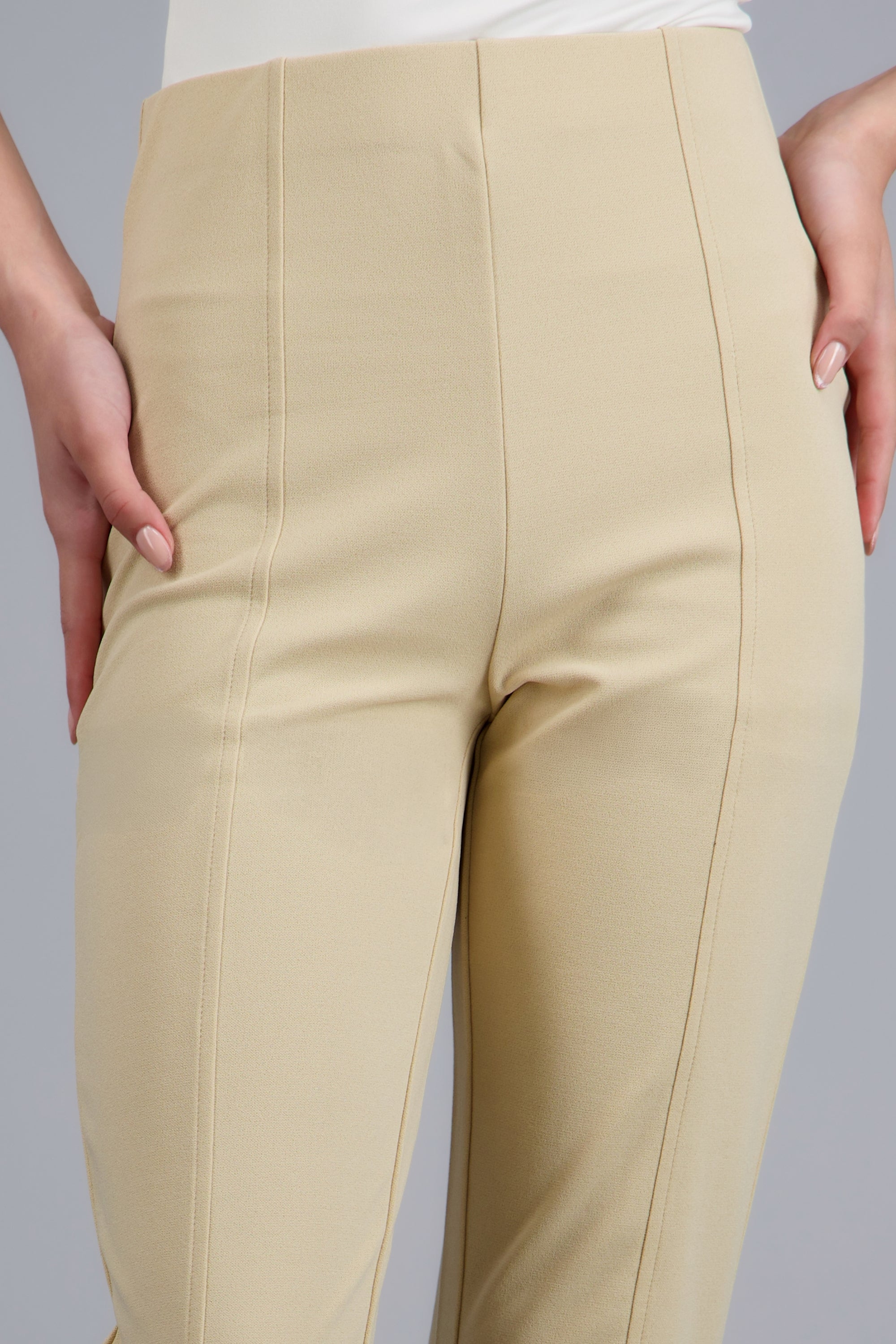 Pantalón flare aberturas CREMA