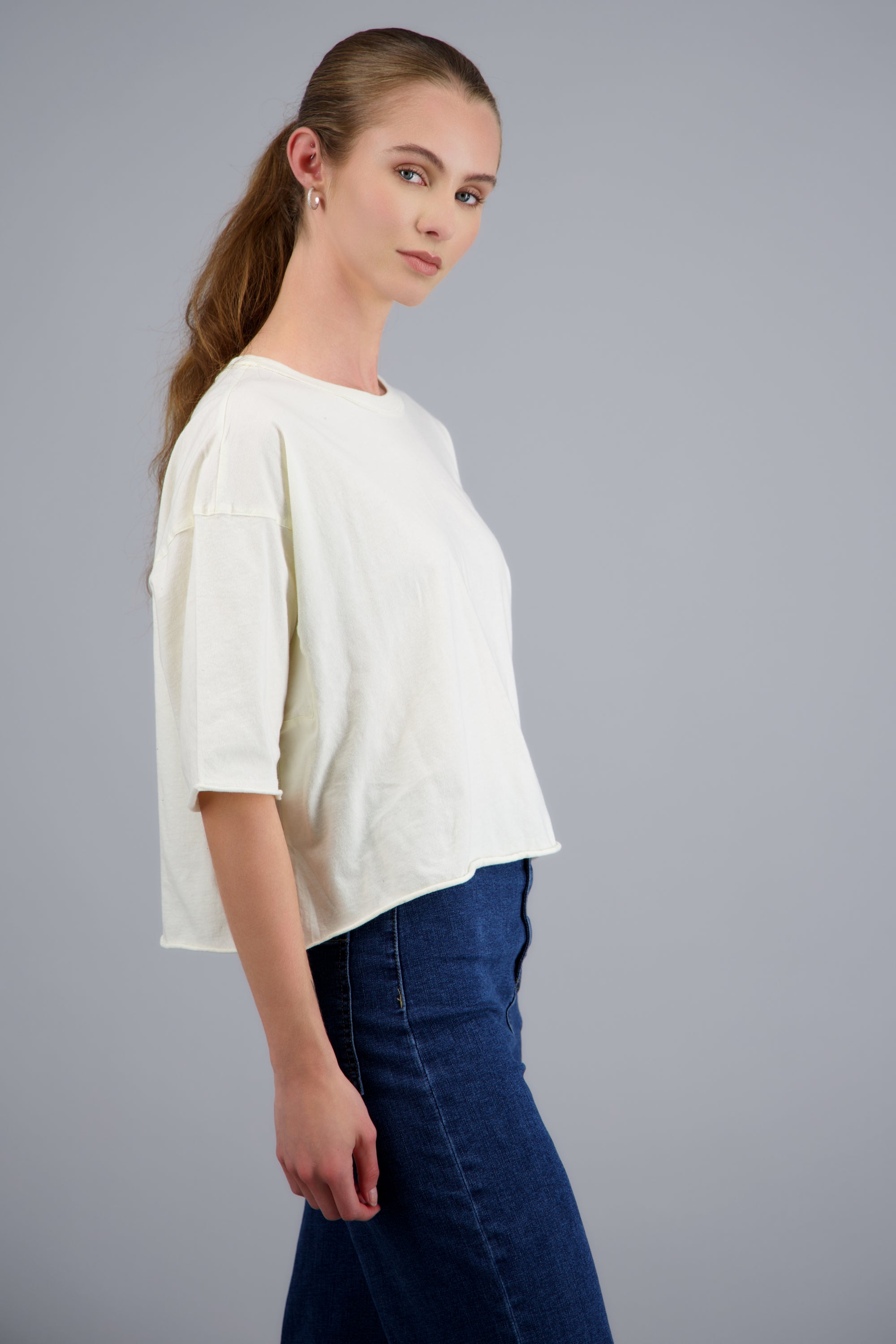 Playera crop fit boxy CREMA