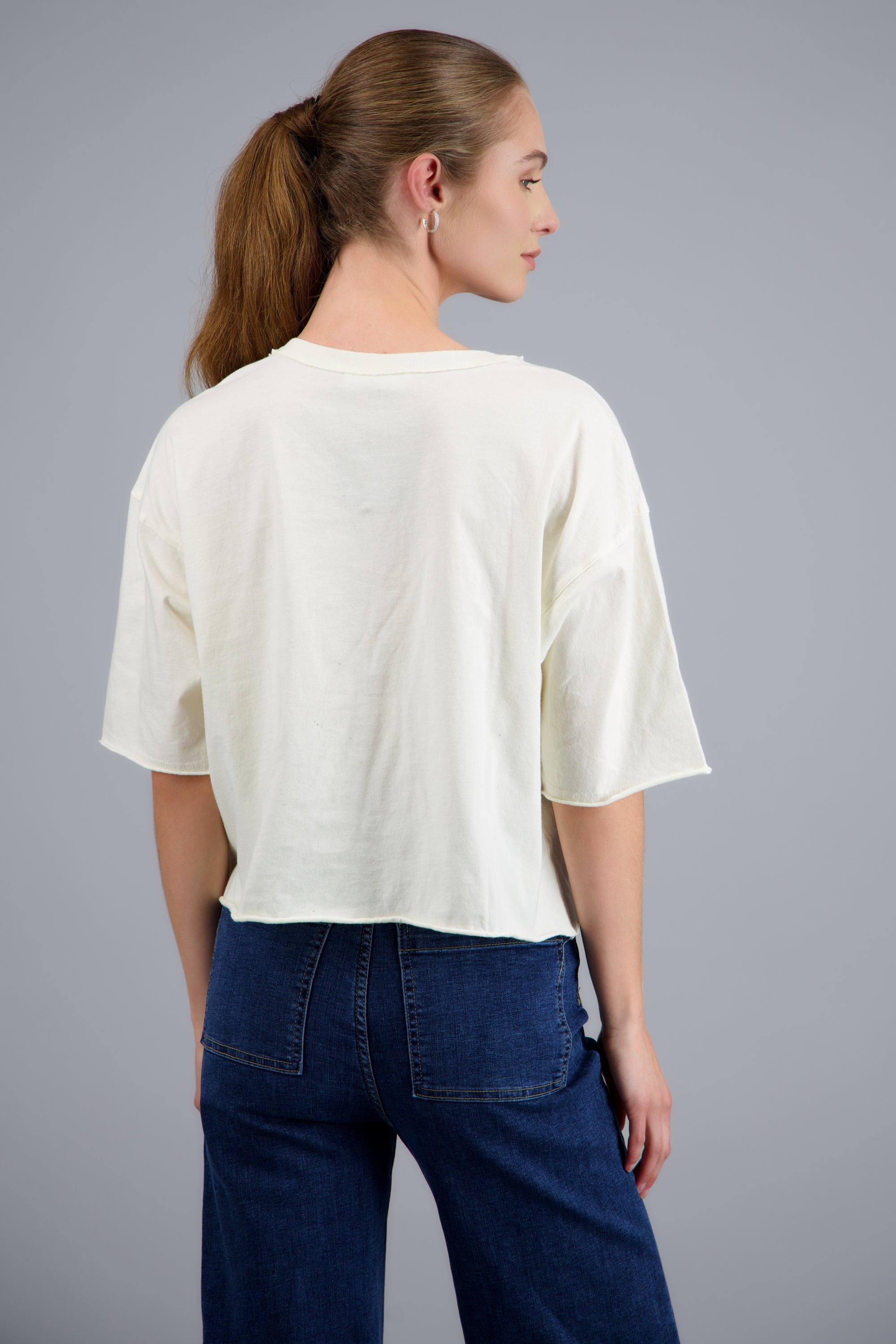 Playera crop fit boxy CREMA