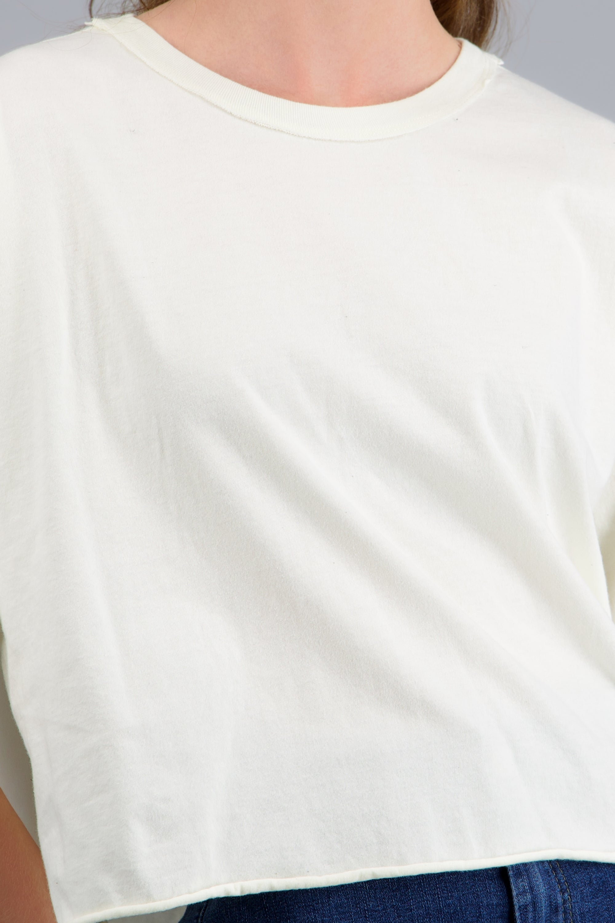 Playera crop fit boxy CREMA