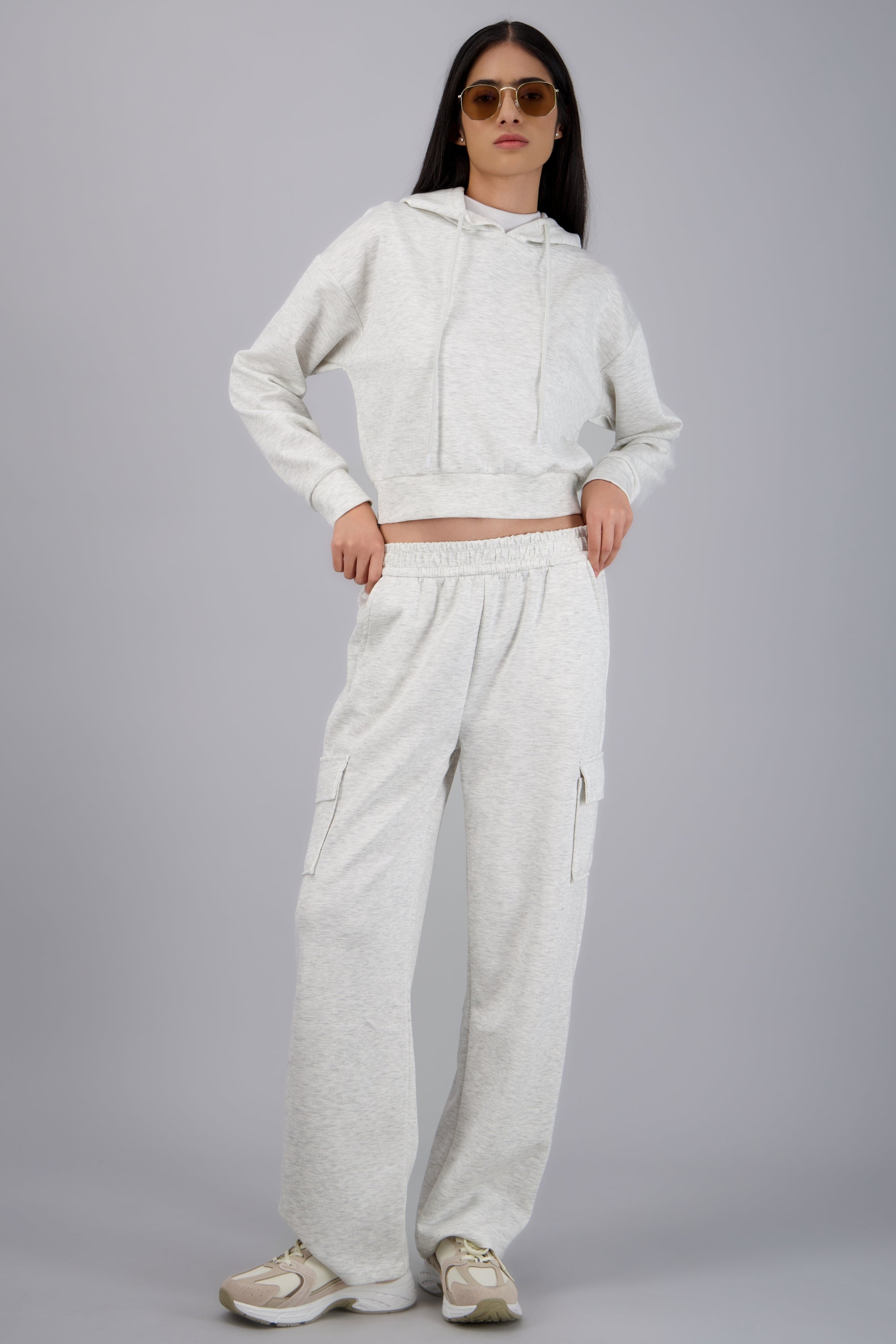 Joggers con bolsas cargo tacto suave GRIS CLARO