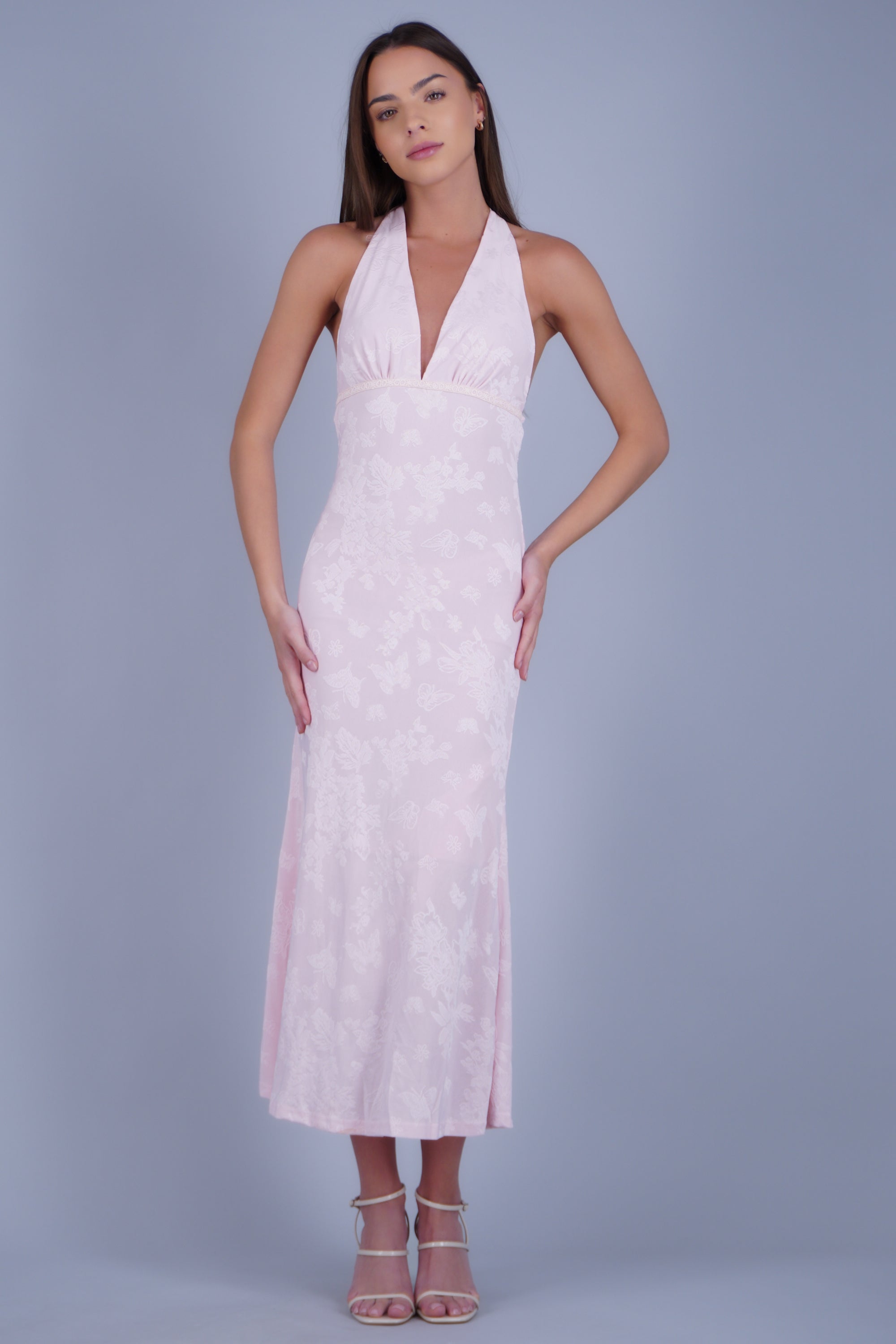 Vestido maxi amarre halter flores textura ROSA PASTEL
