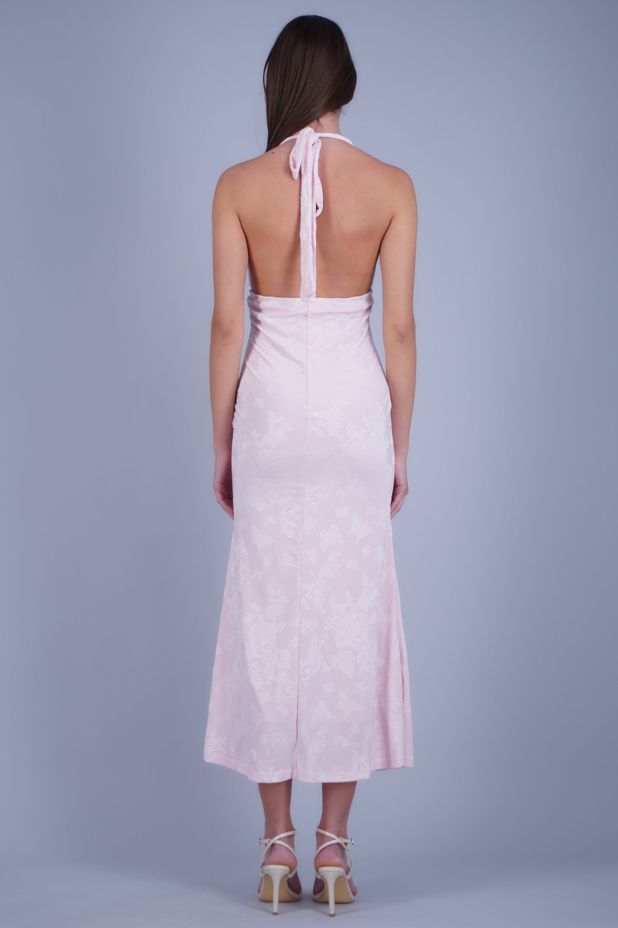 Vestido maxi amarre halter flores textura ROSA PASTEL