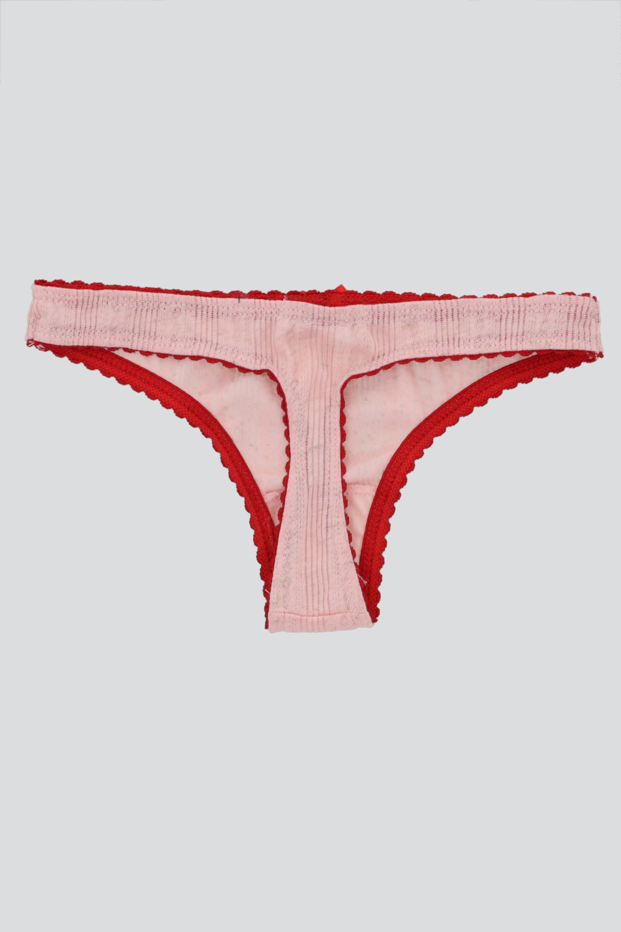 Tanga detalle tela rombos contraste ROSA