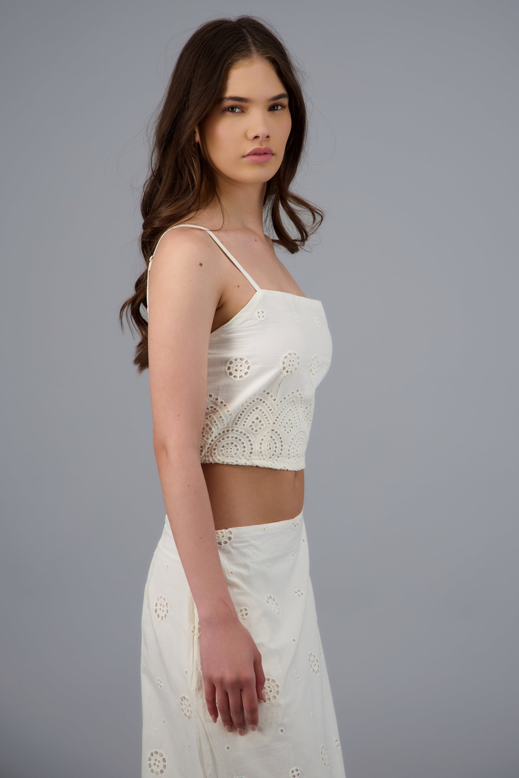 Top crop tirantes detalle eyelet BEIGE