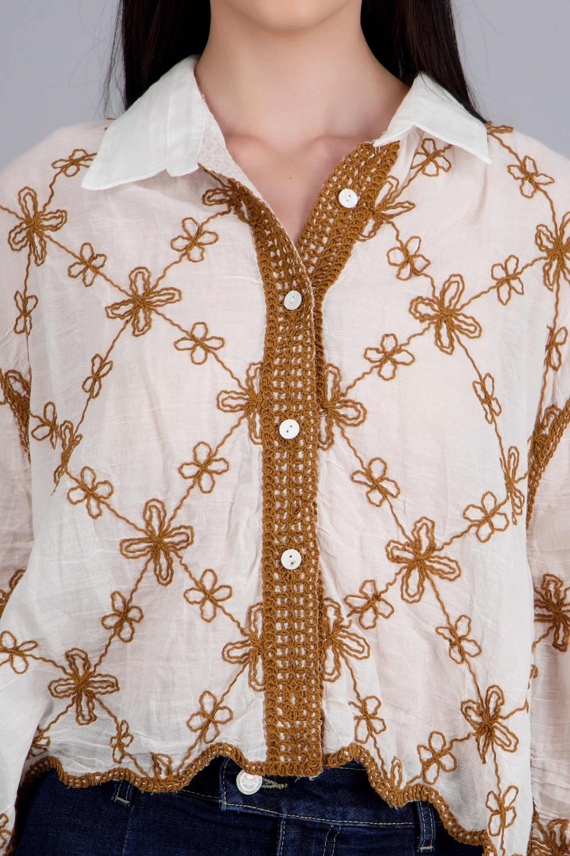 CAMISA M/L DET BORDADO FLORES CAFE COMBO