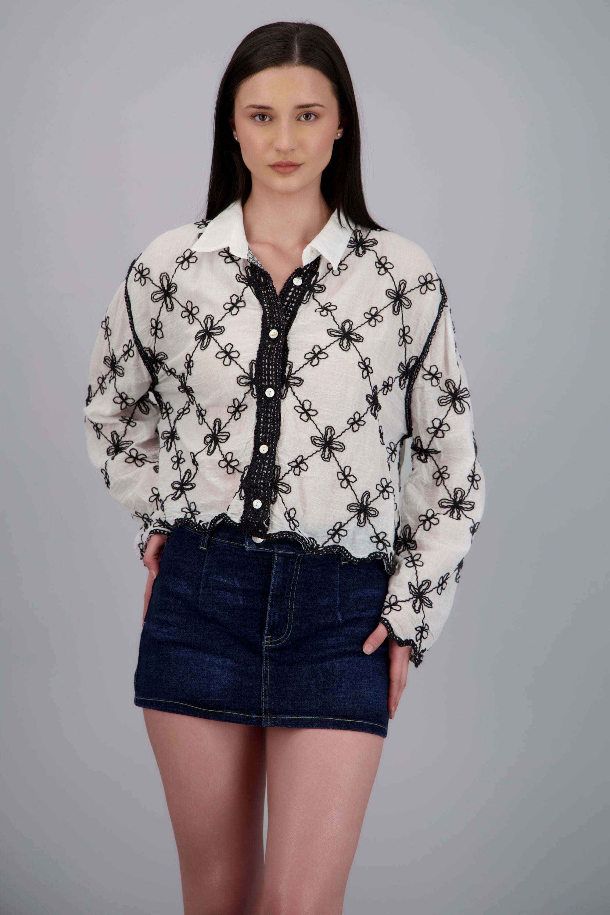 CAMISA M/L DET BORDADO FLORES NEGRO COMBO