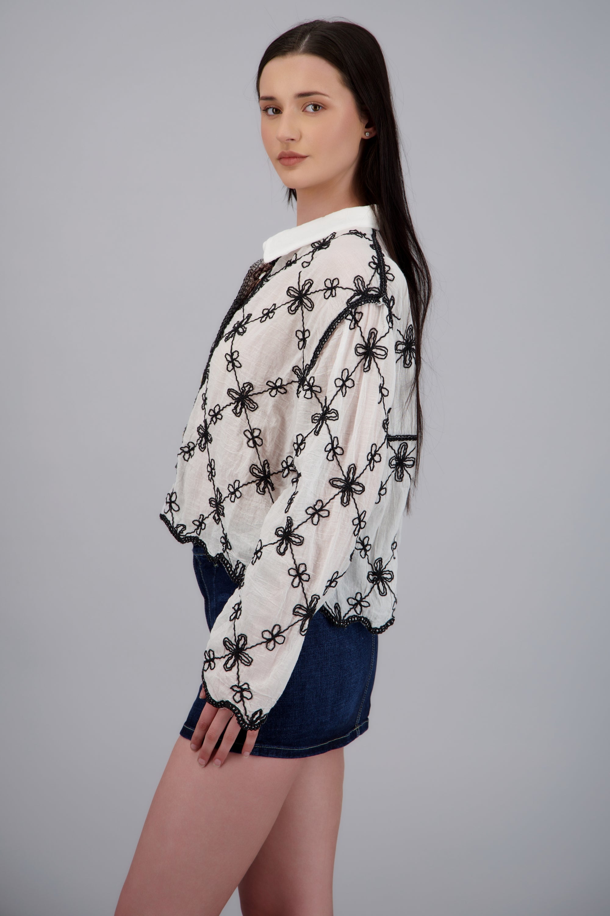 CAMISA M/L DET BORDADO FLORES NEGRO COMBO