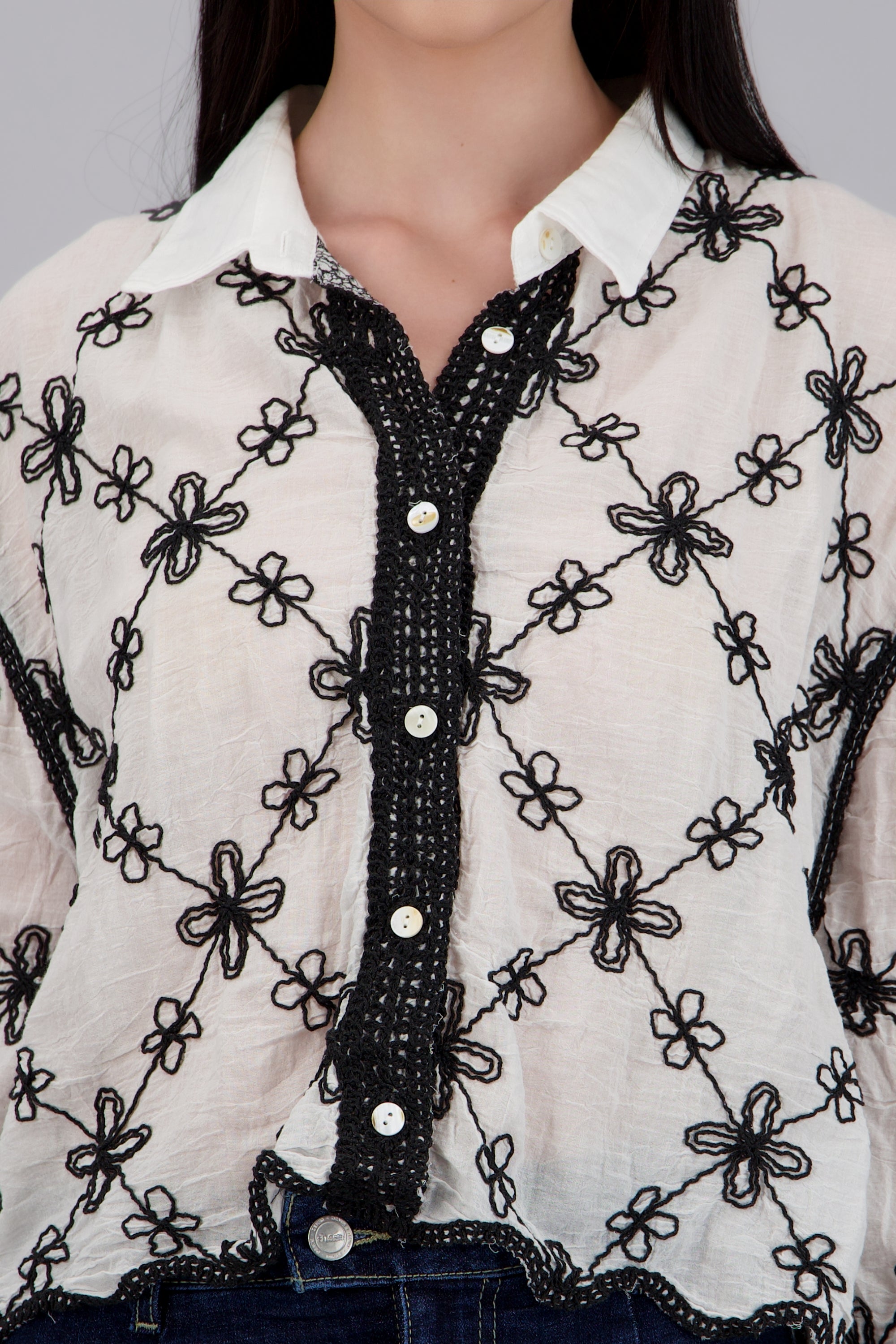 CAMISA M/L DET BORDADO FLORES NEGRO COMBO