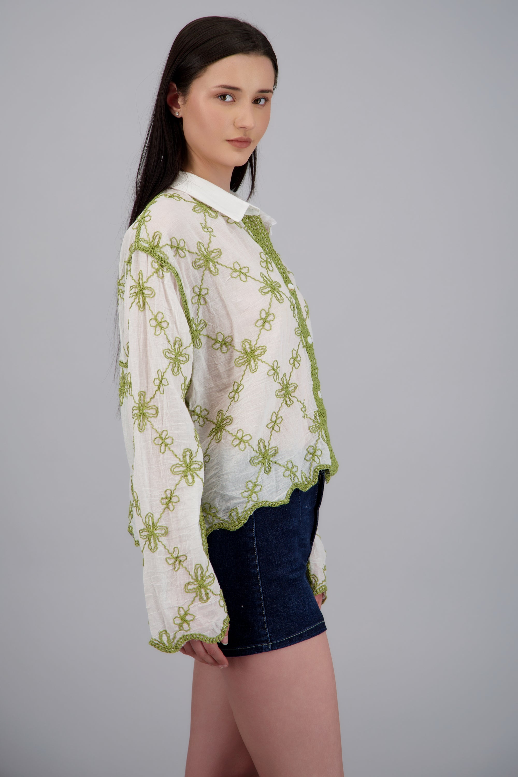 CAMISA M/L DET BORDADO FLORES VERDE COMBO