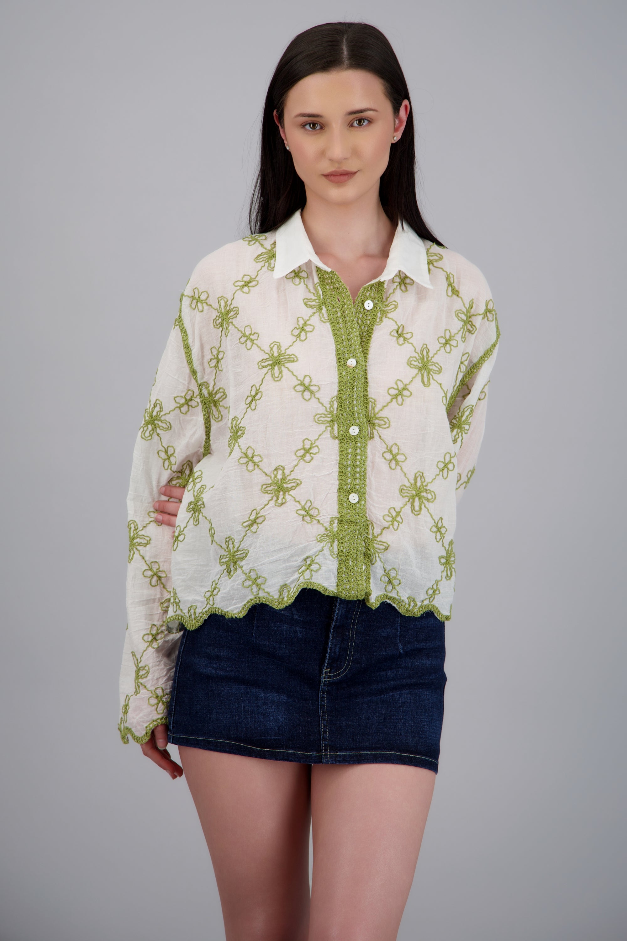 CAMISA M/L DET BORDADO FLORES VERDE COMBO