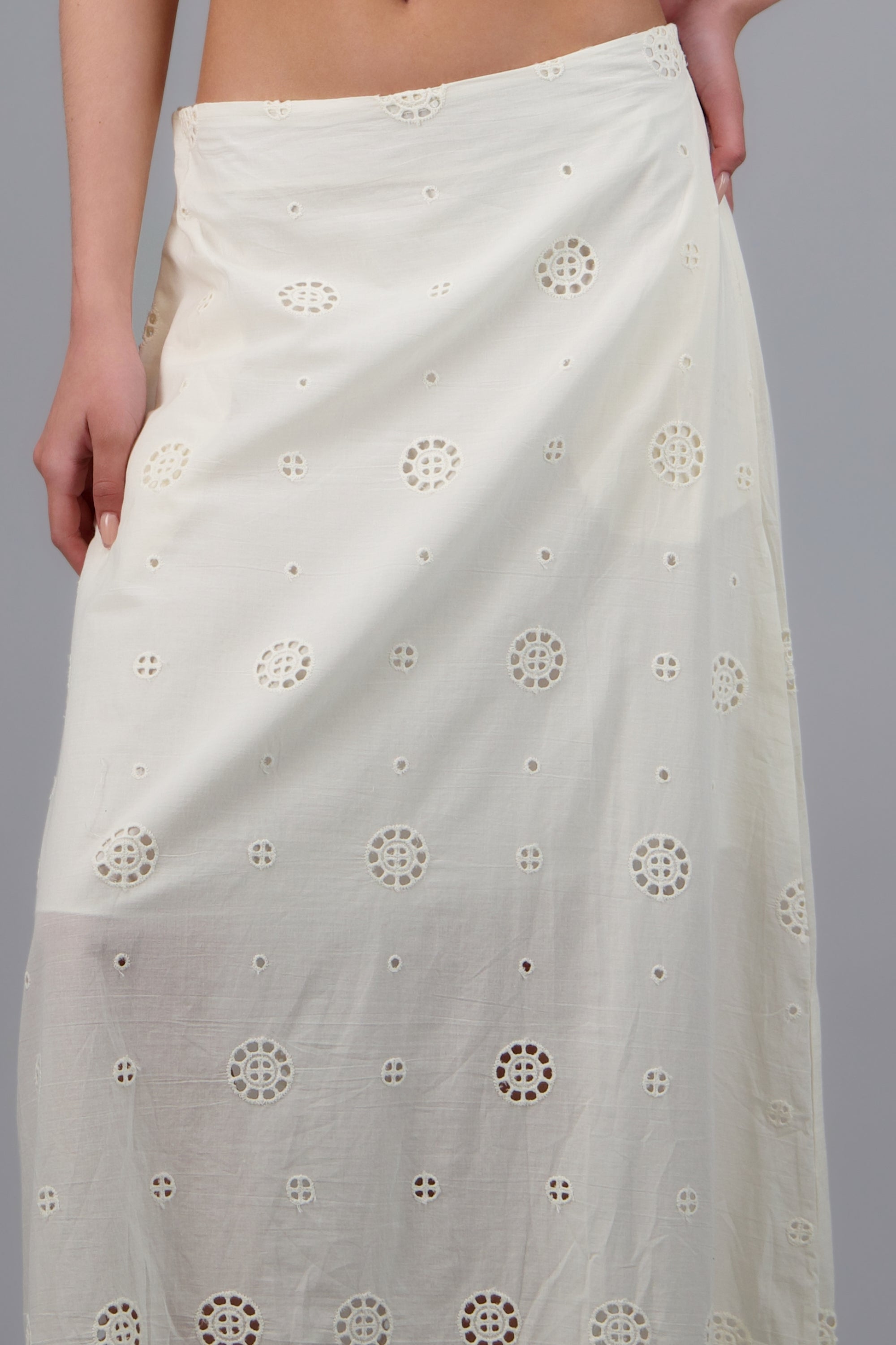 Falda maxi detalle eyelet BEIGE