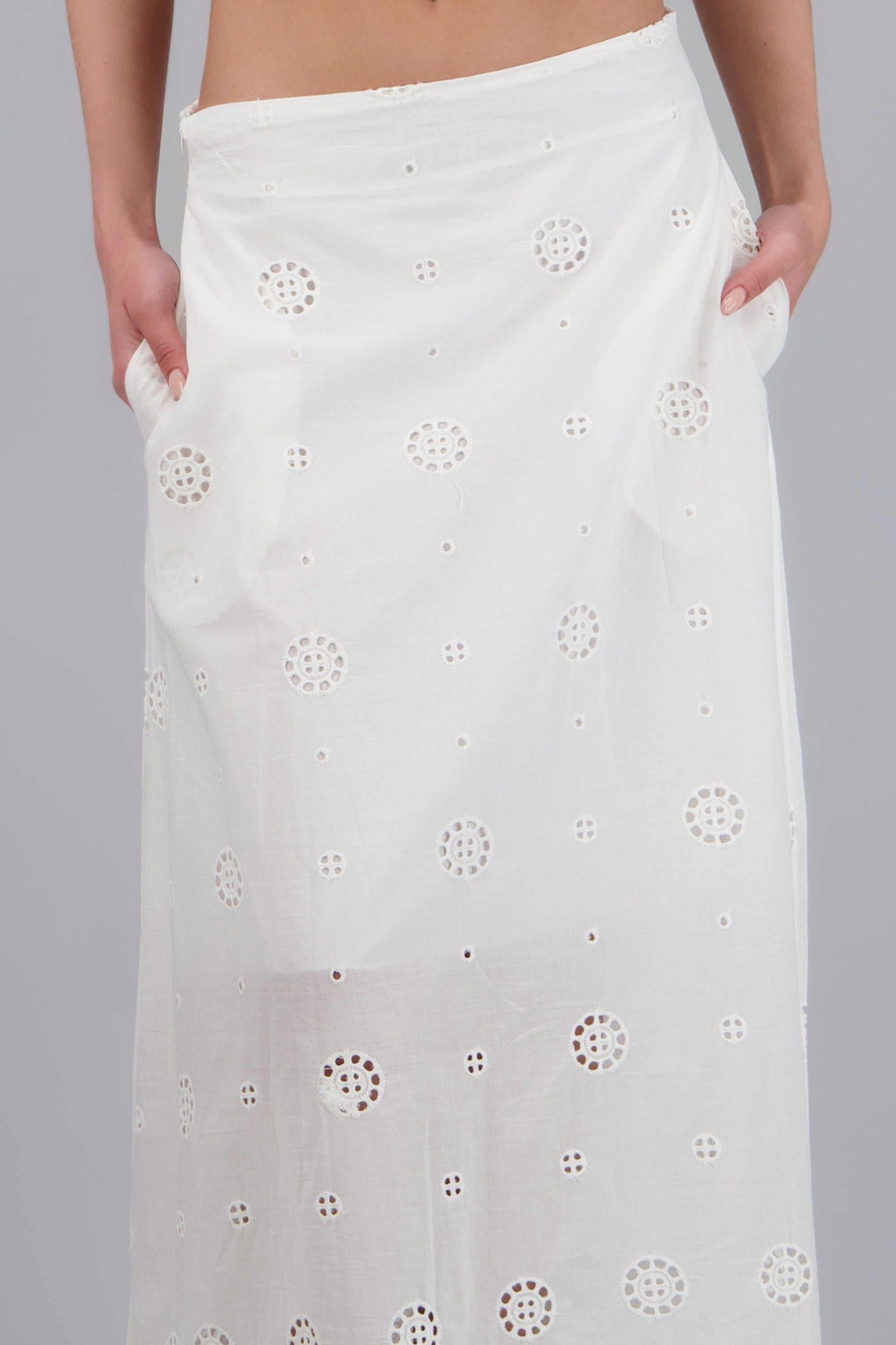 Falda maxi detalle eyelet BLANCO