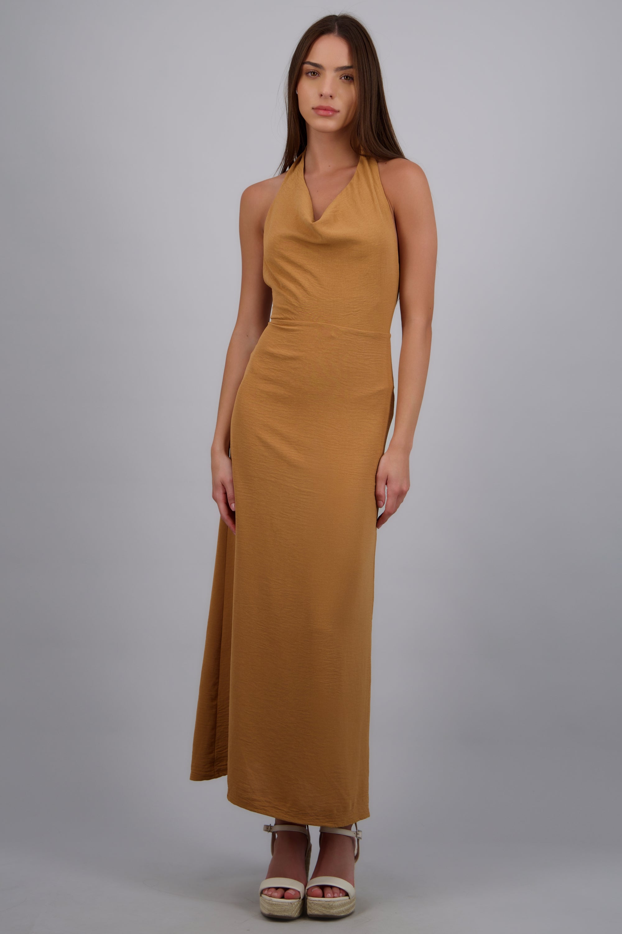 Vestido maxi detalle cuello CAMELLO