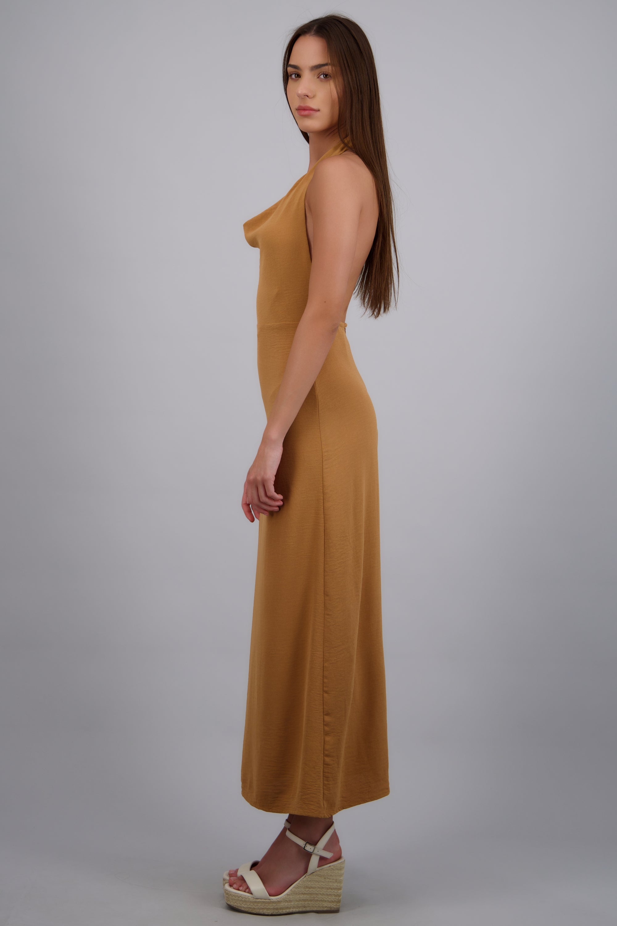 Vestido maxi detalle cuello CAMELLO