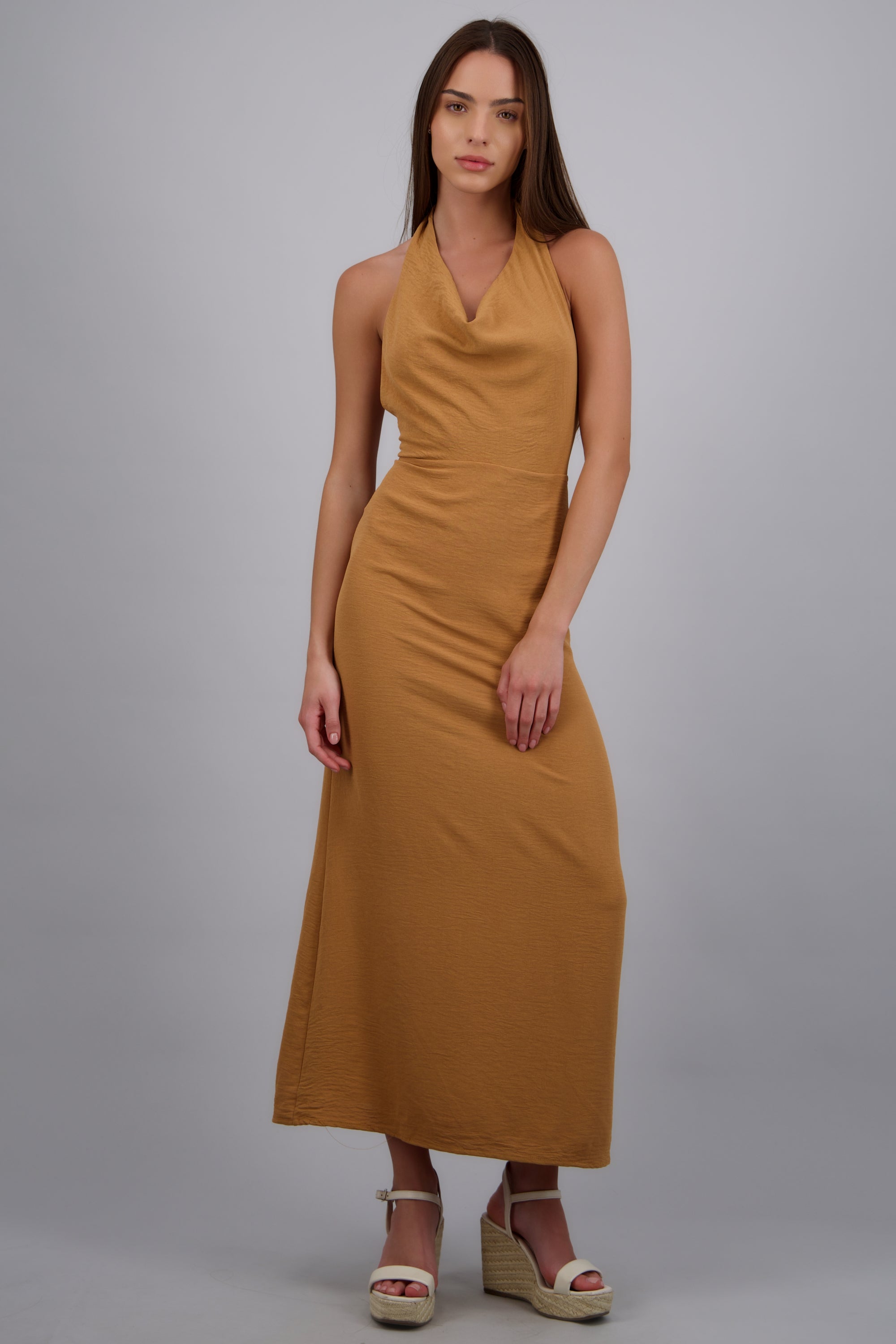 Vestido maxi detalle cuello CAMELLO