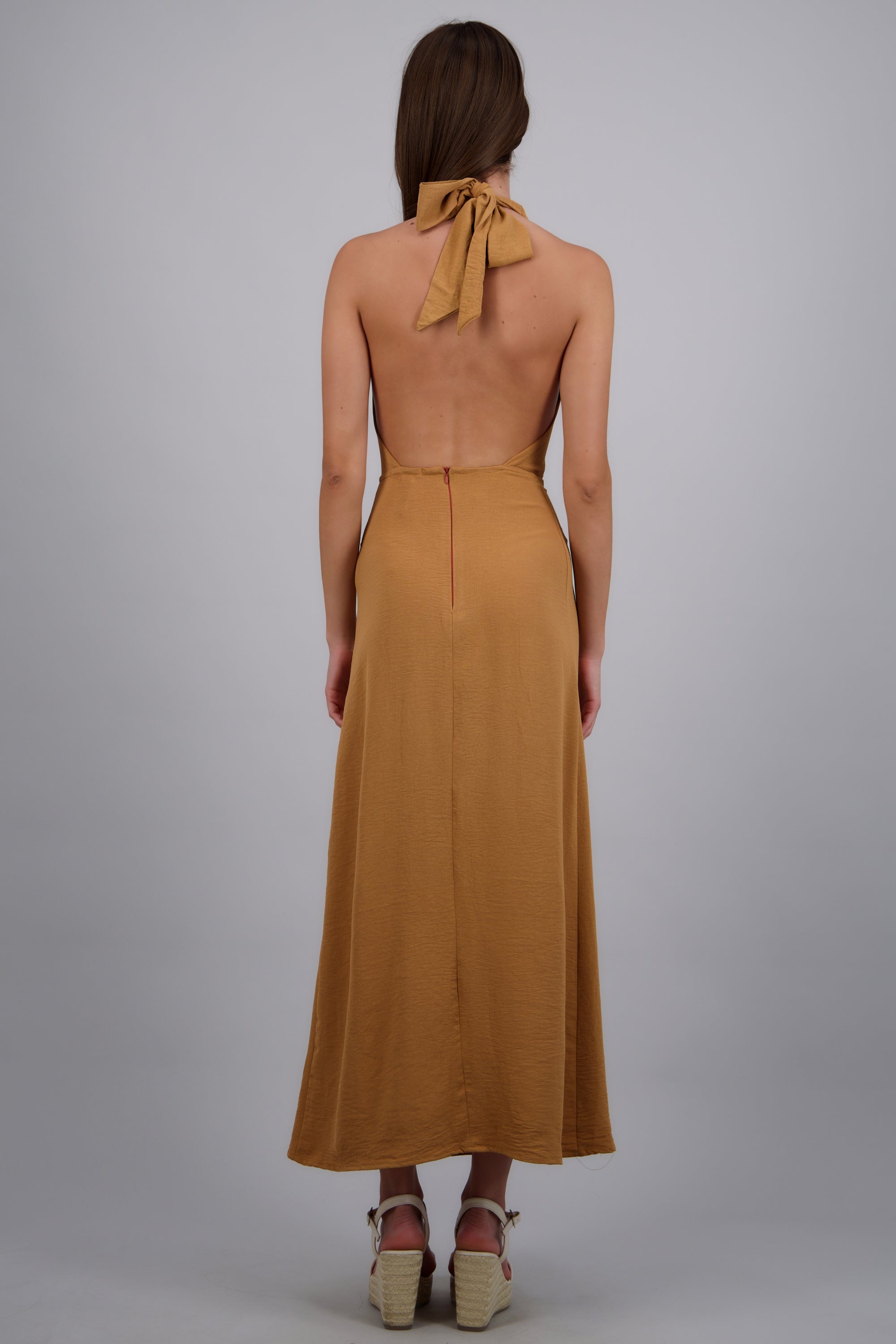 Vestido maxi detalle cuello CAMELLO