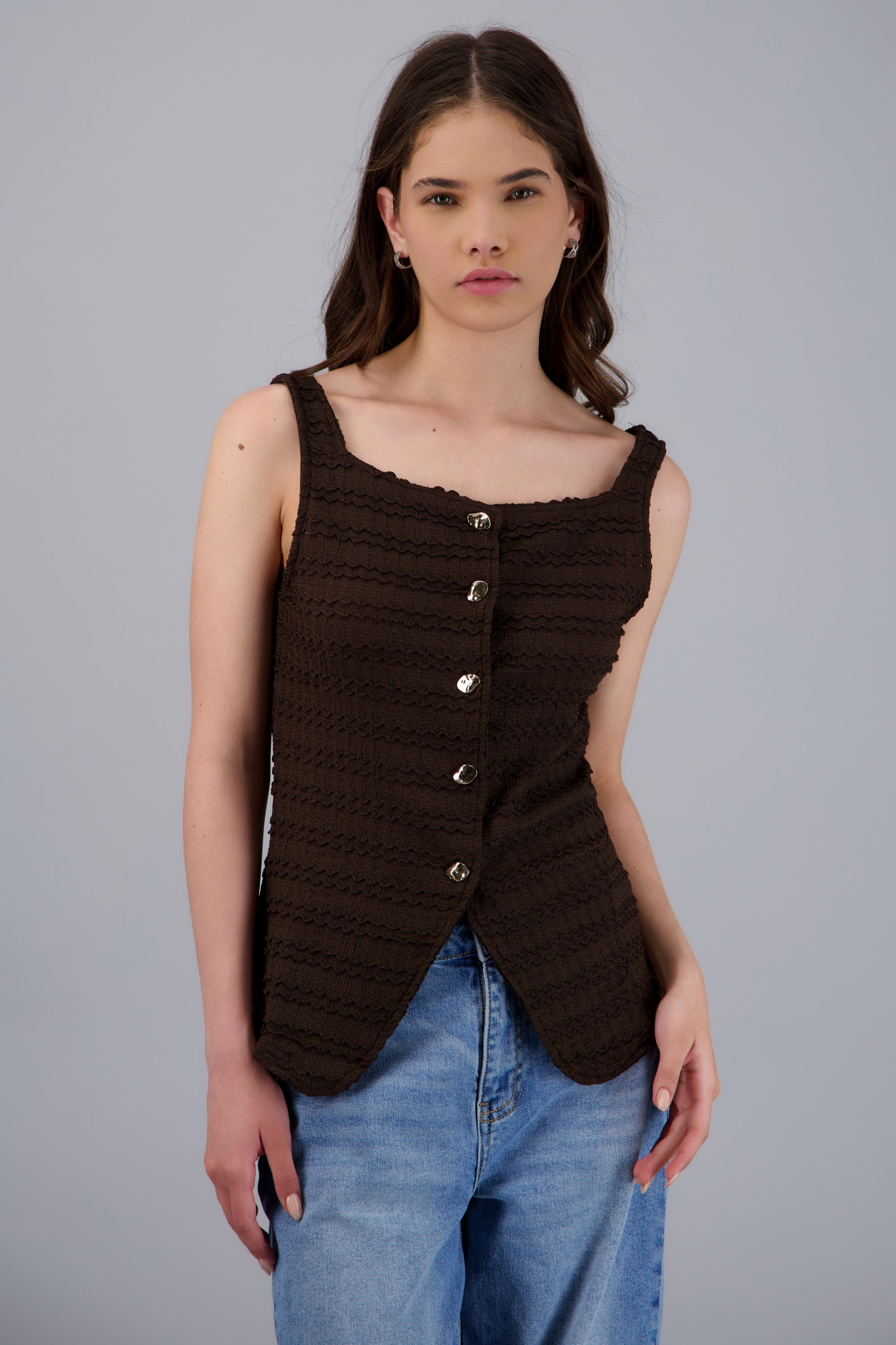 Top tirantes con botones detalle textura CHOCOLATE