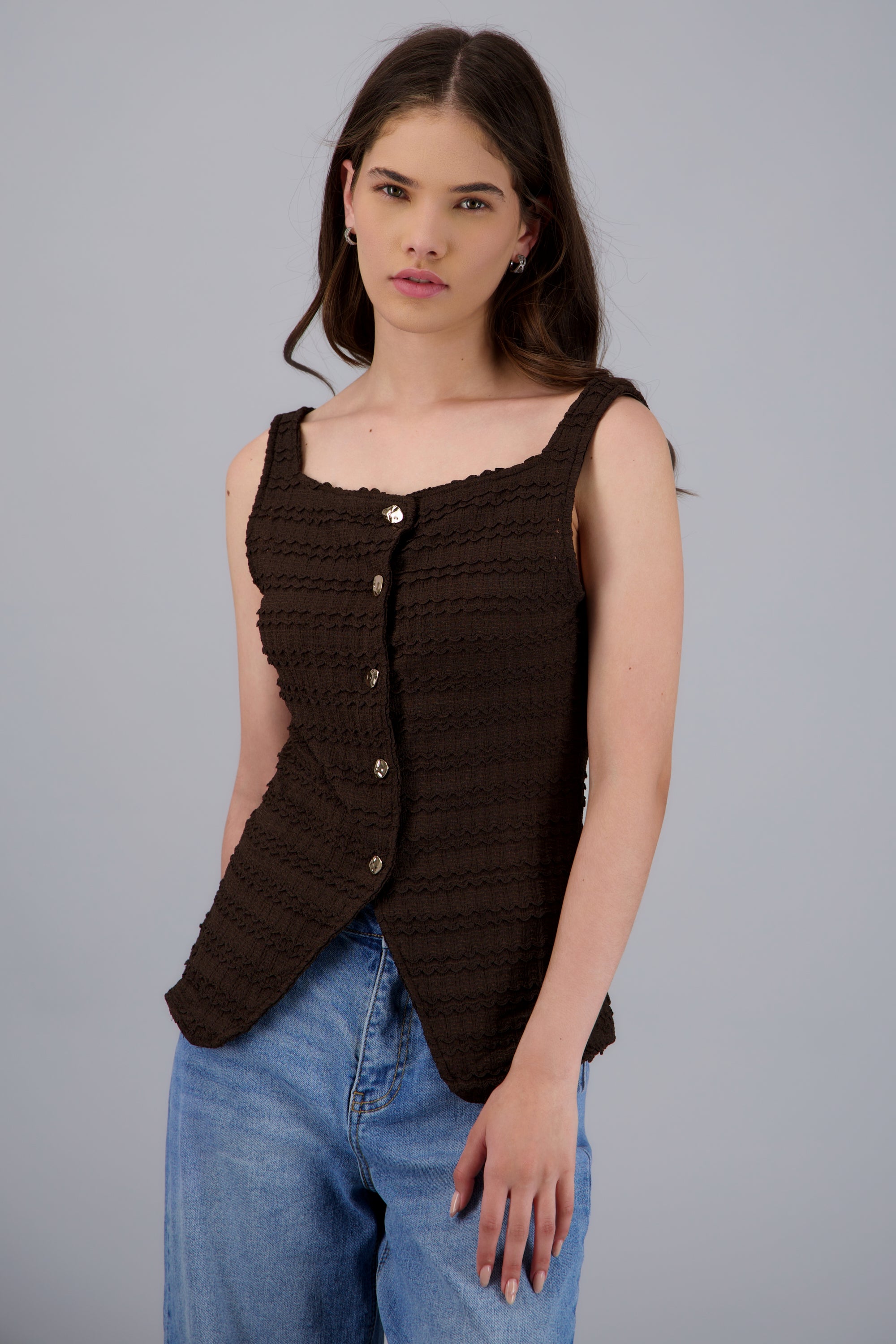 Top tirantes con botones detalle textura CHOCOLATE
