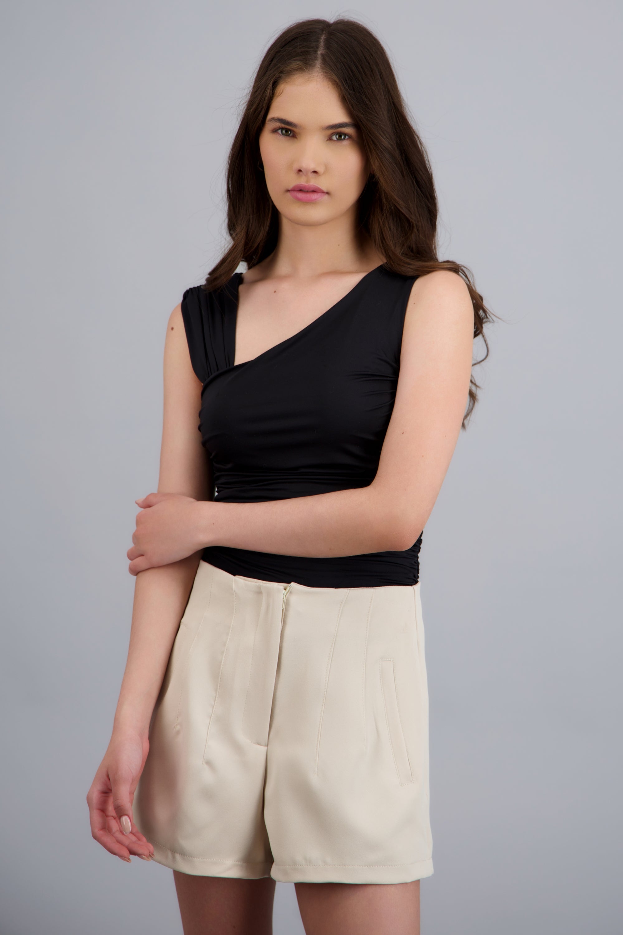 Top asimetrico drapeado NEGRO