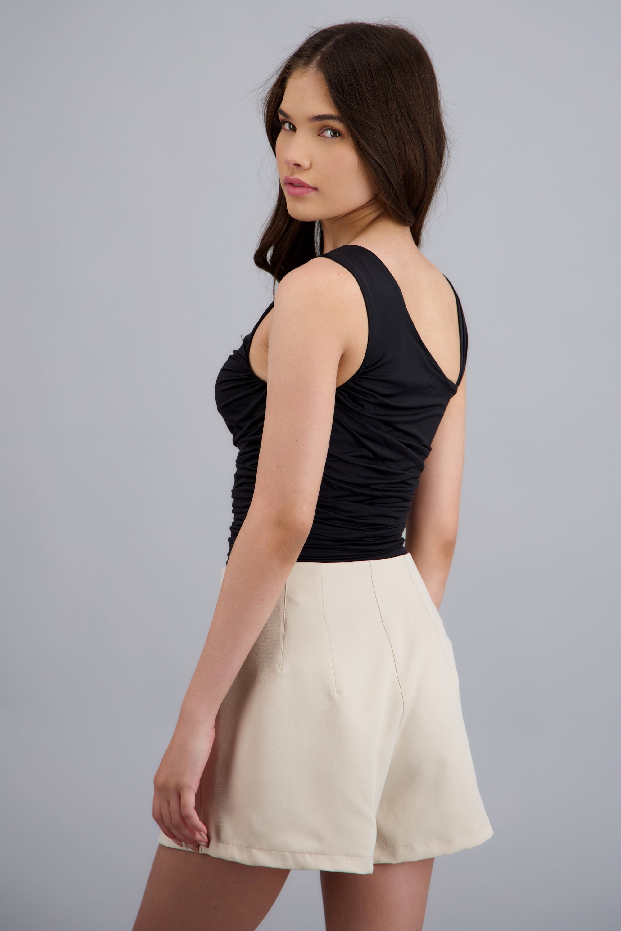 Top asimetrico drapeado NEGRO