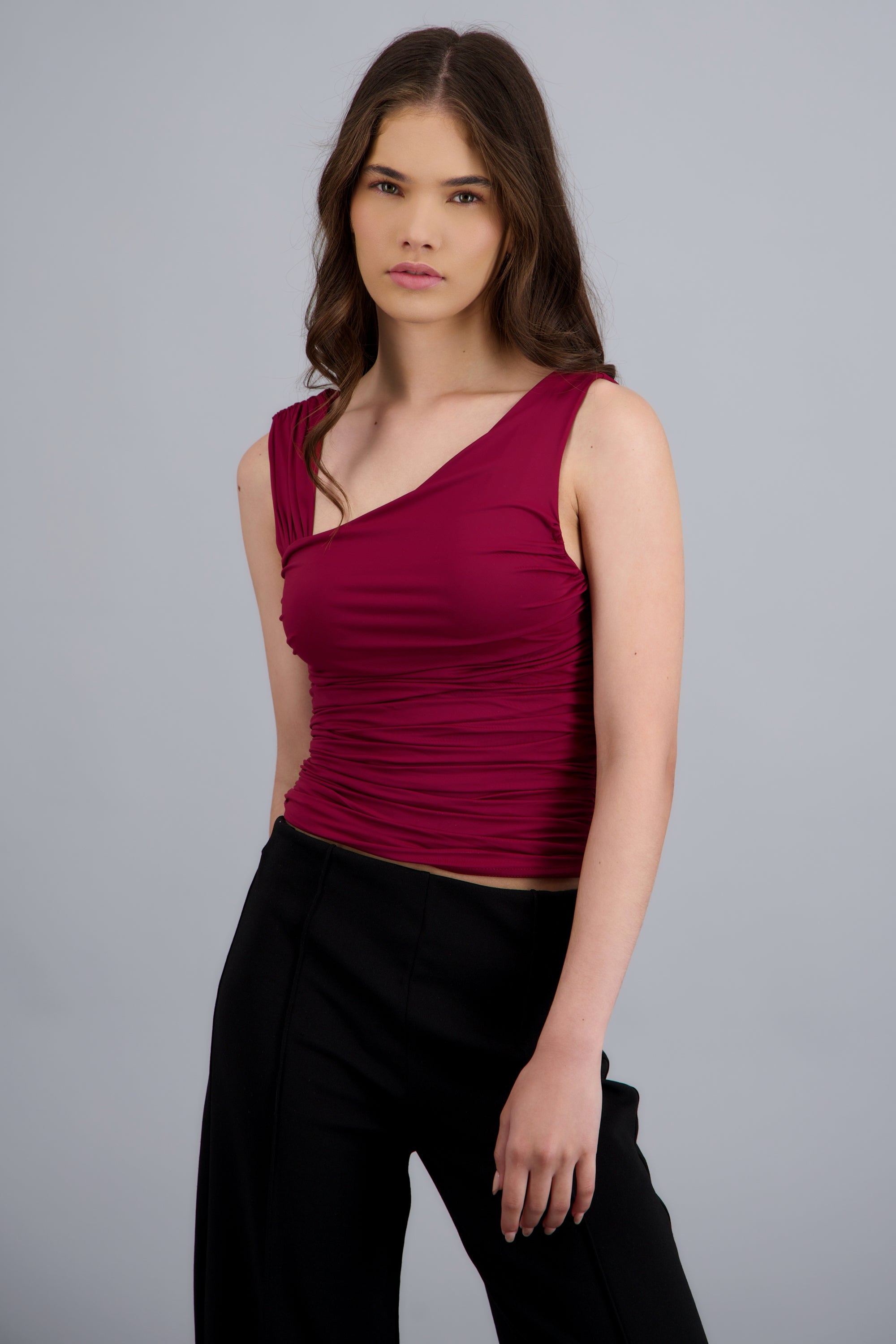 Top asimetrico drapeado VINO