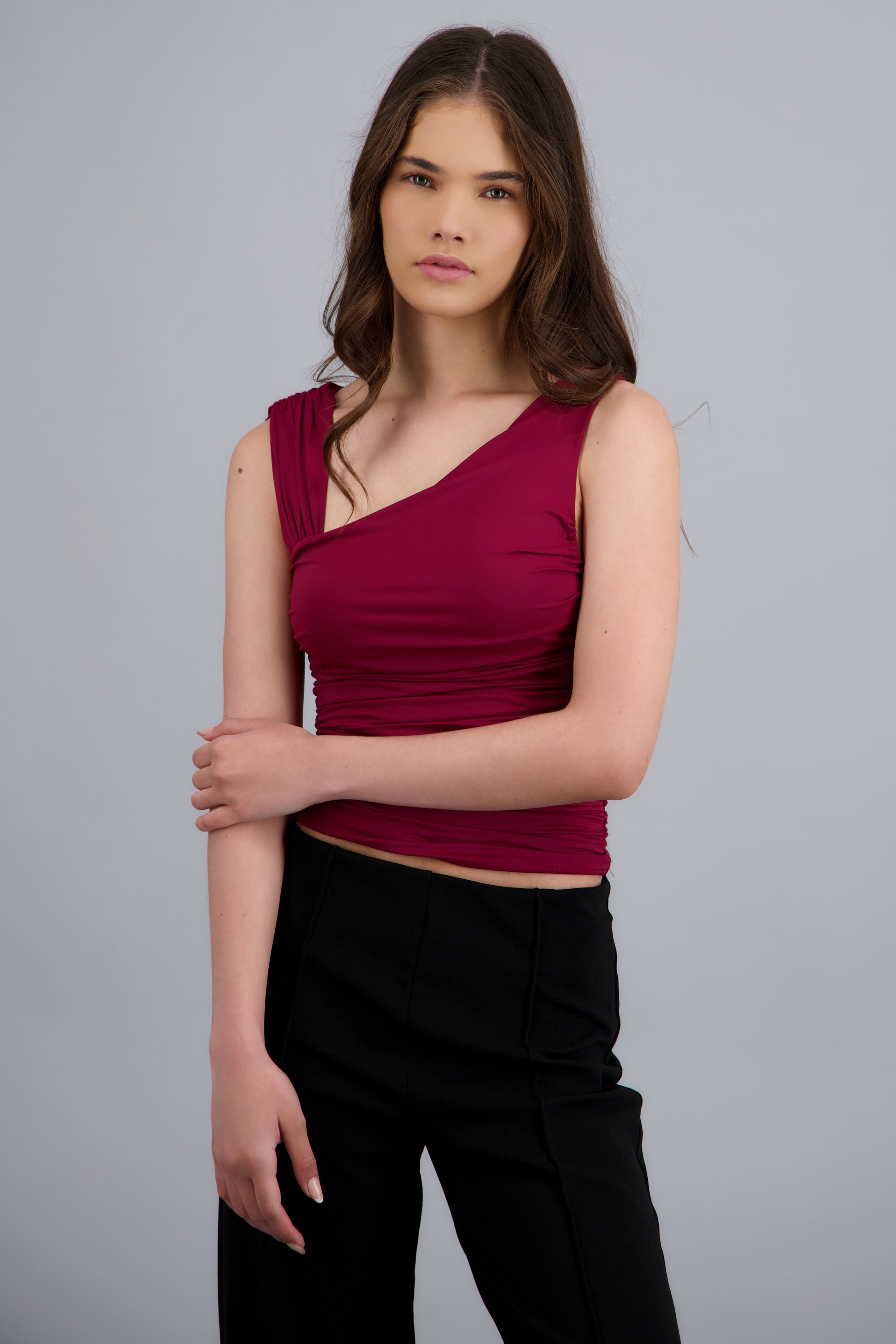 Top asimetrico drapeado VINO