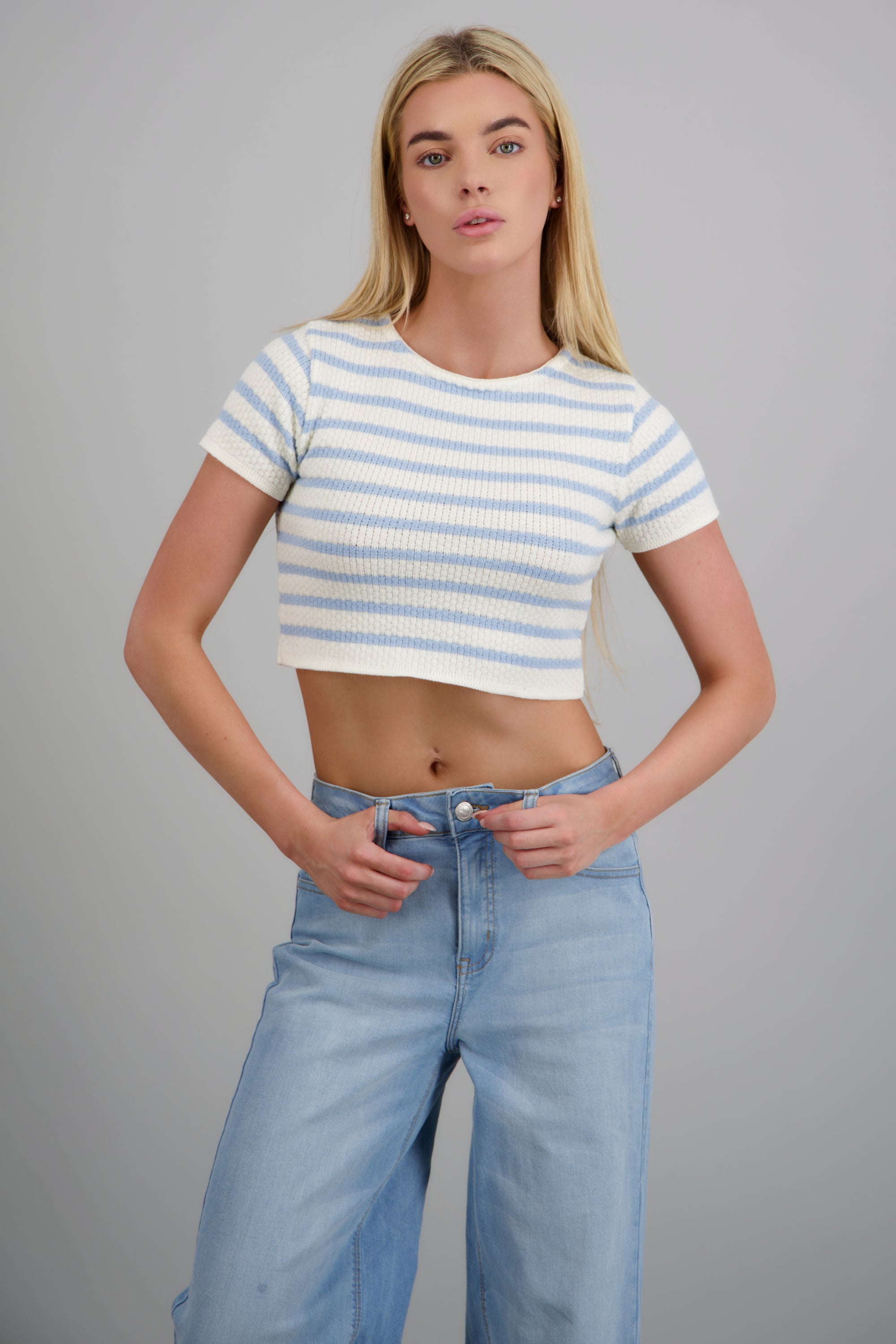 TOP CROP RAYAS TEXTURA KNI AZUL PASTEL