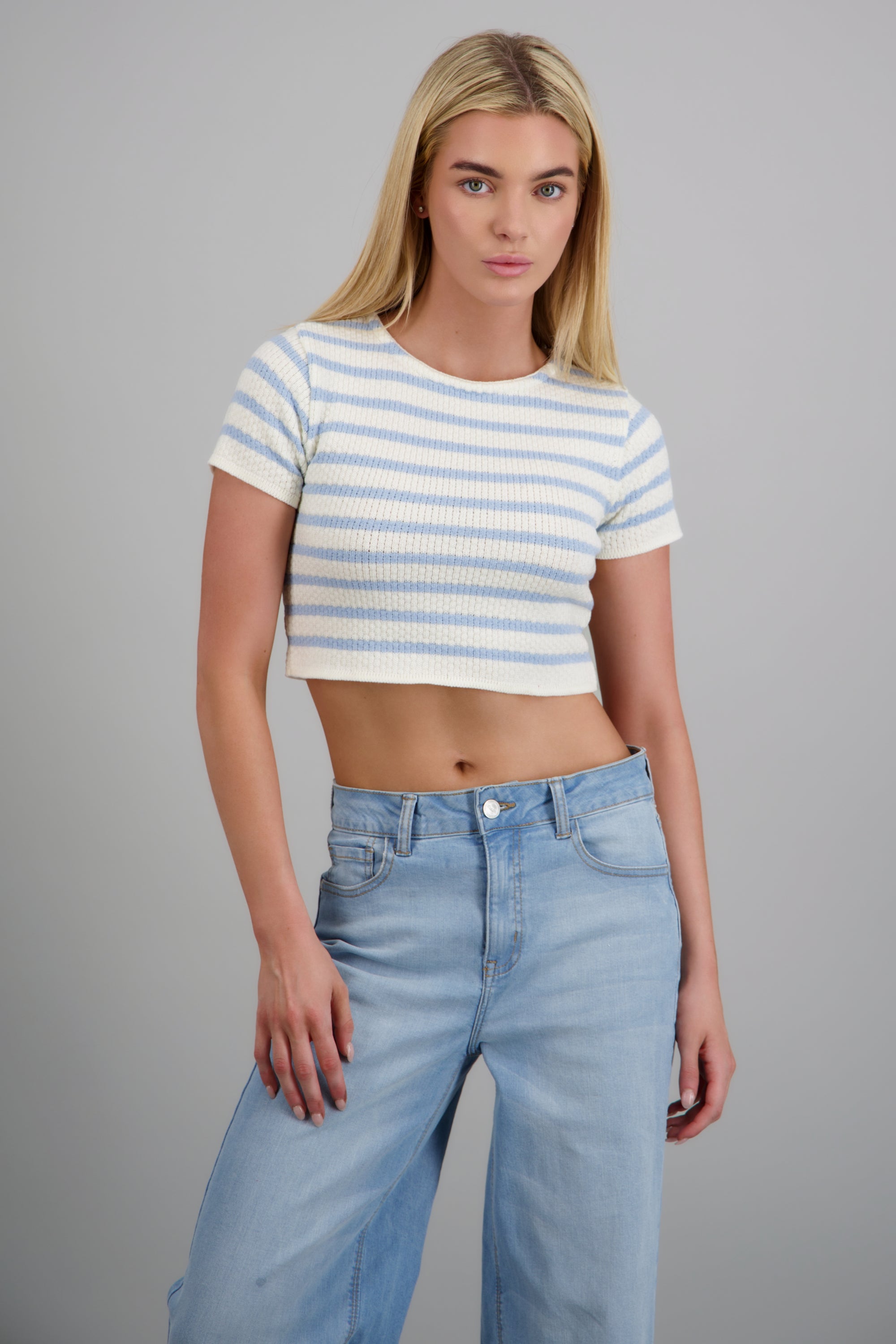 TOP CROP RAYAS TEXTURA KNI AZUL PASTEL