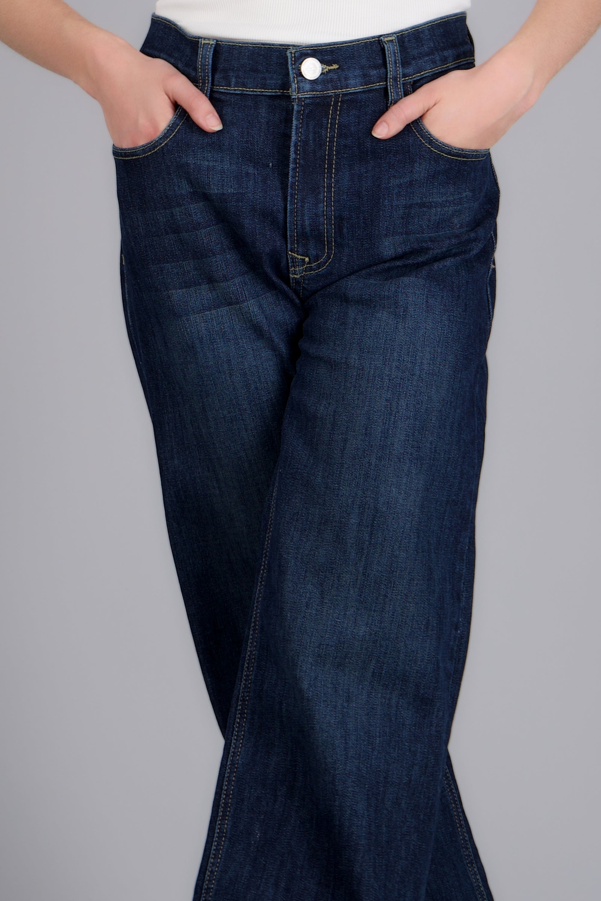 Jeans straight entintados DARK WASH