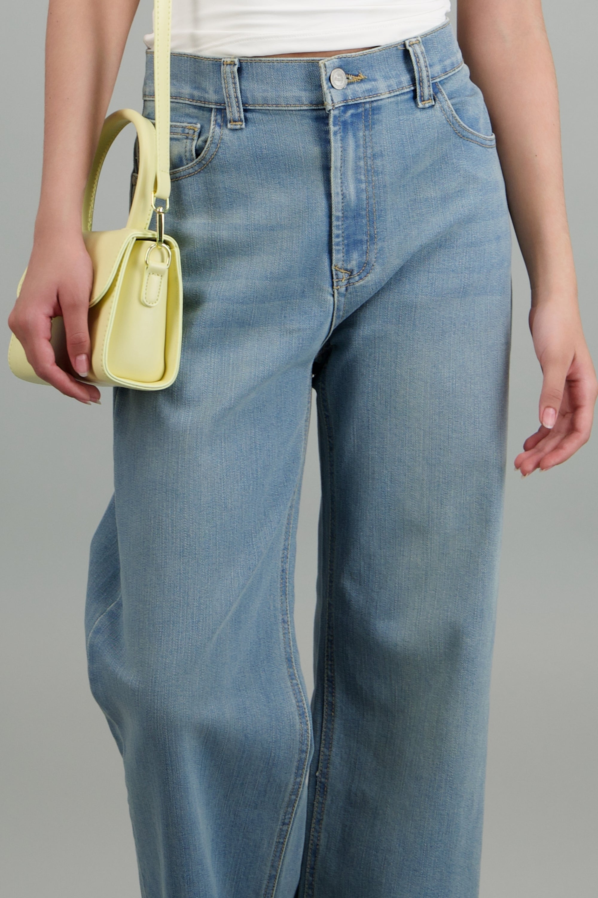 Jeans straight entintados BLEACHED
