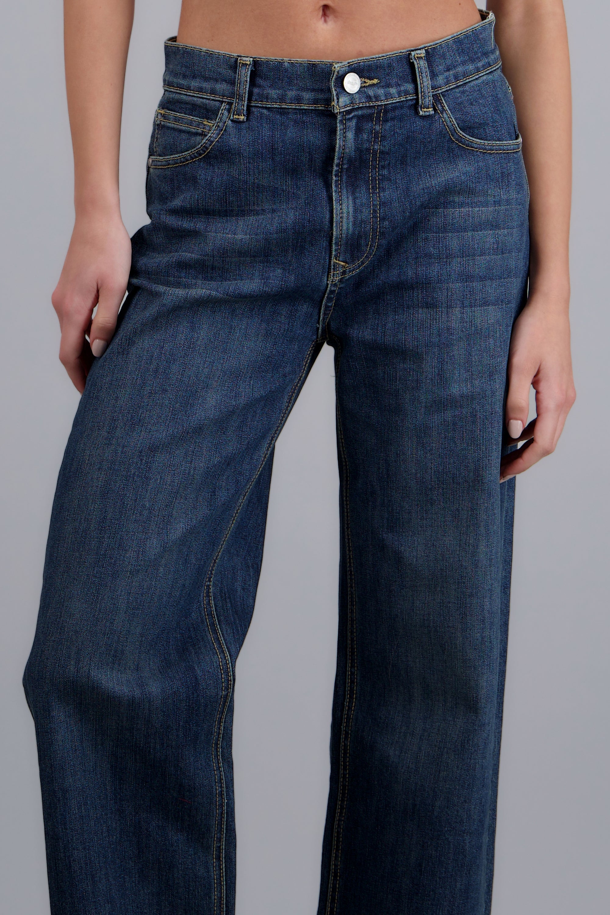 Jeans straight entintados MEDIUM WASH
