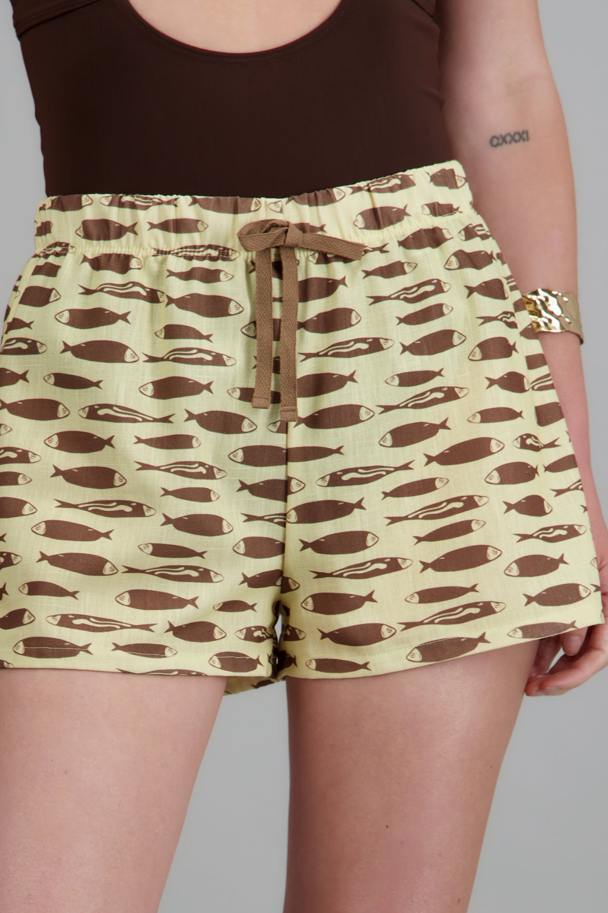 Short estampado pez AMARILLO COMBO