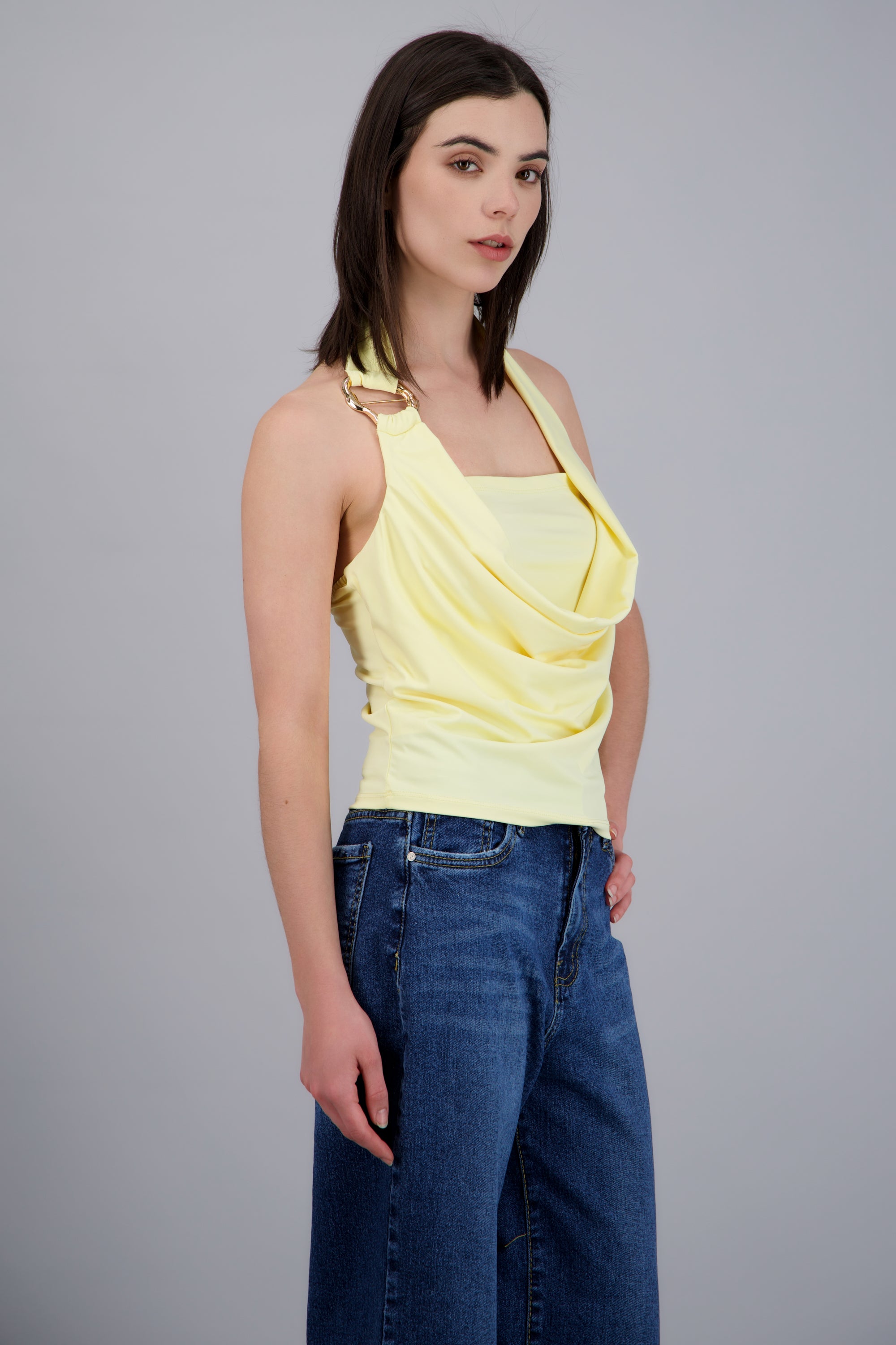 Top halter cascada con hebilla AMARILLO PASTEL