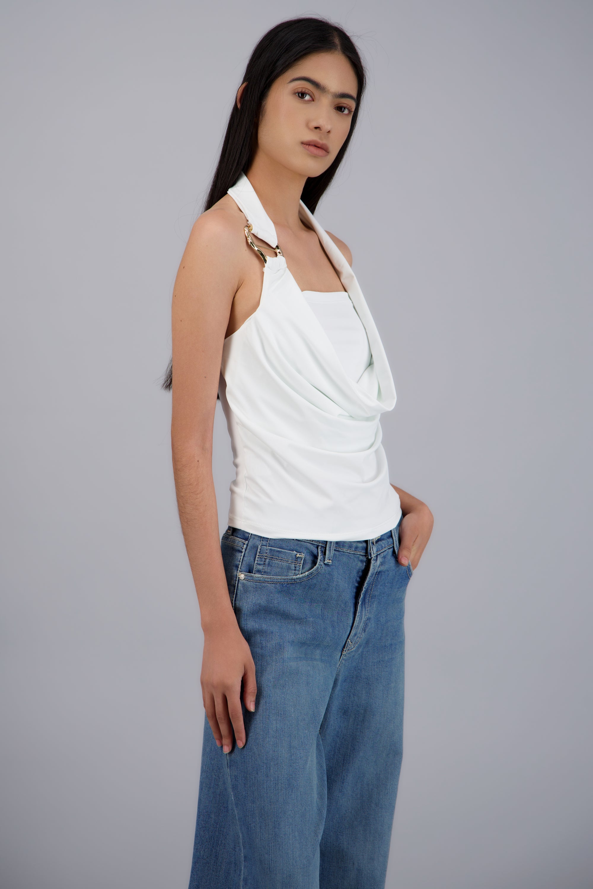 Top halter cascada con hebilla BLANCO