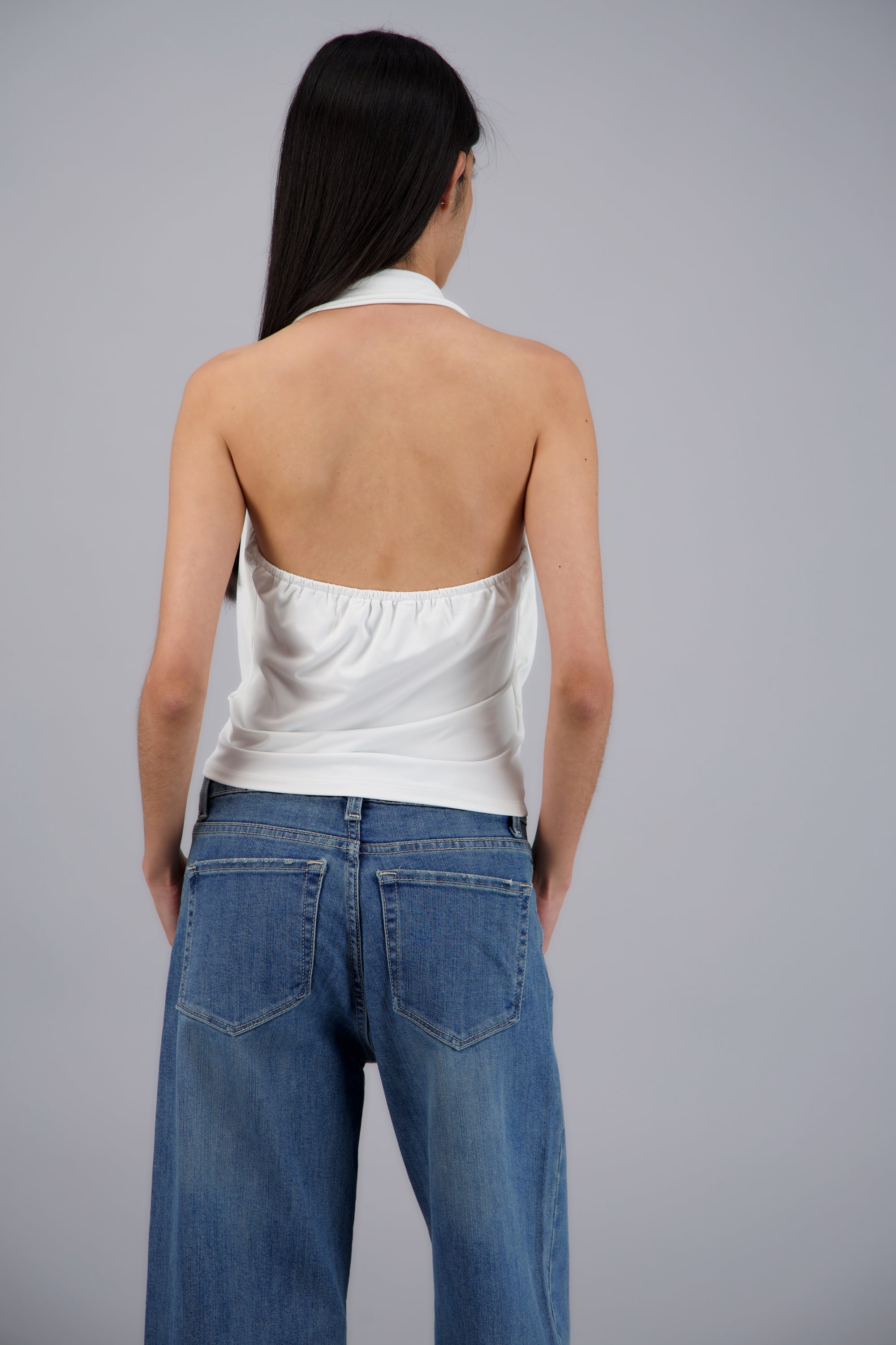 Top halter cascada con hebilla BLANCO