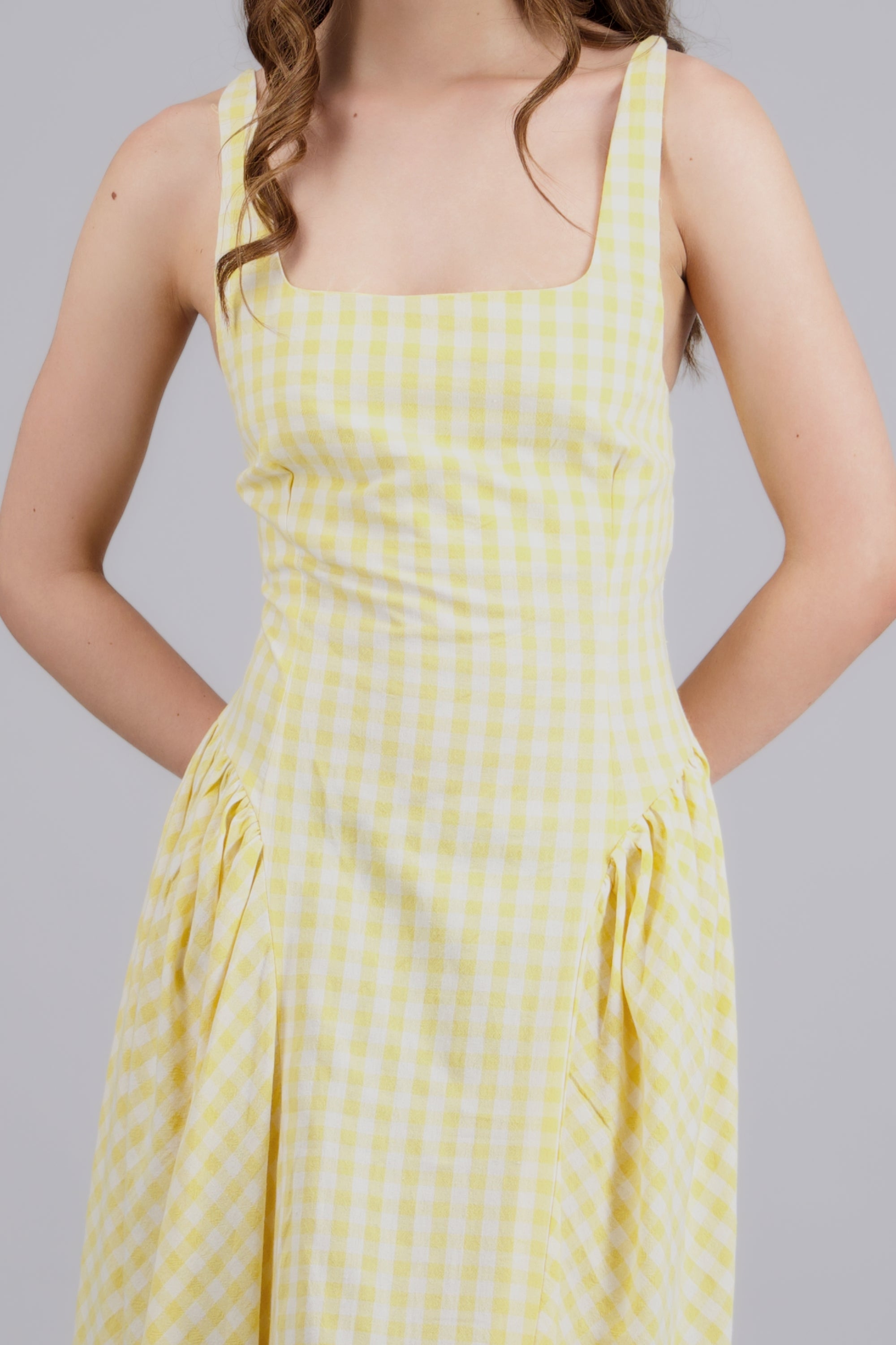 Vestido midi con tirantes gingham AMARILLO