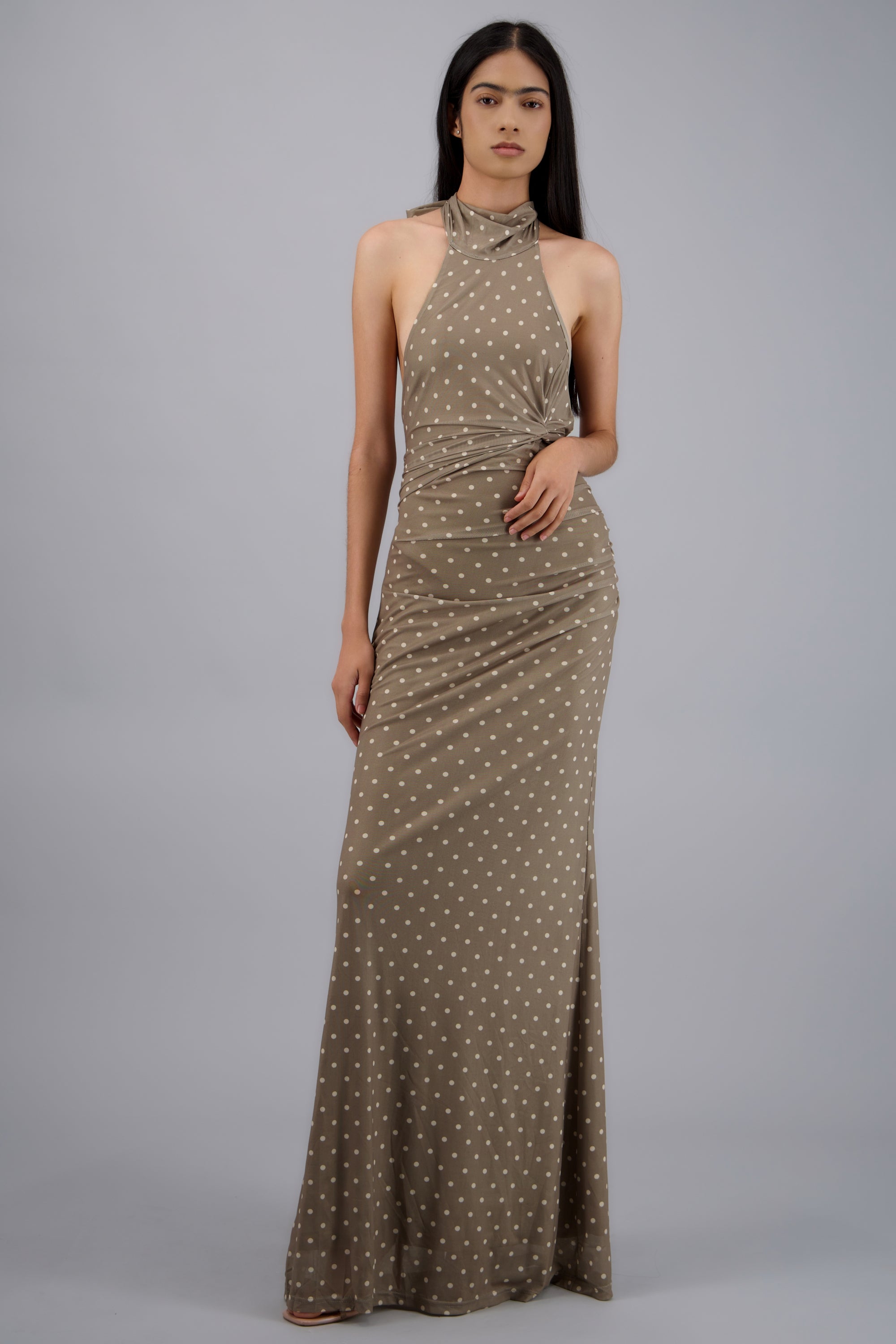 Vestido maxi cuello halter KHAKI COMBO