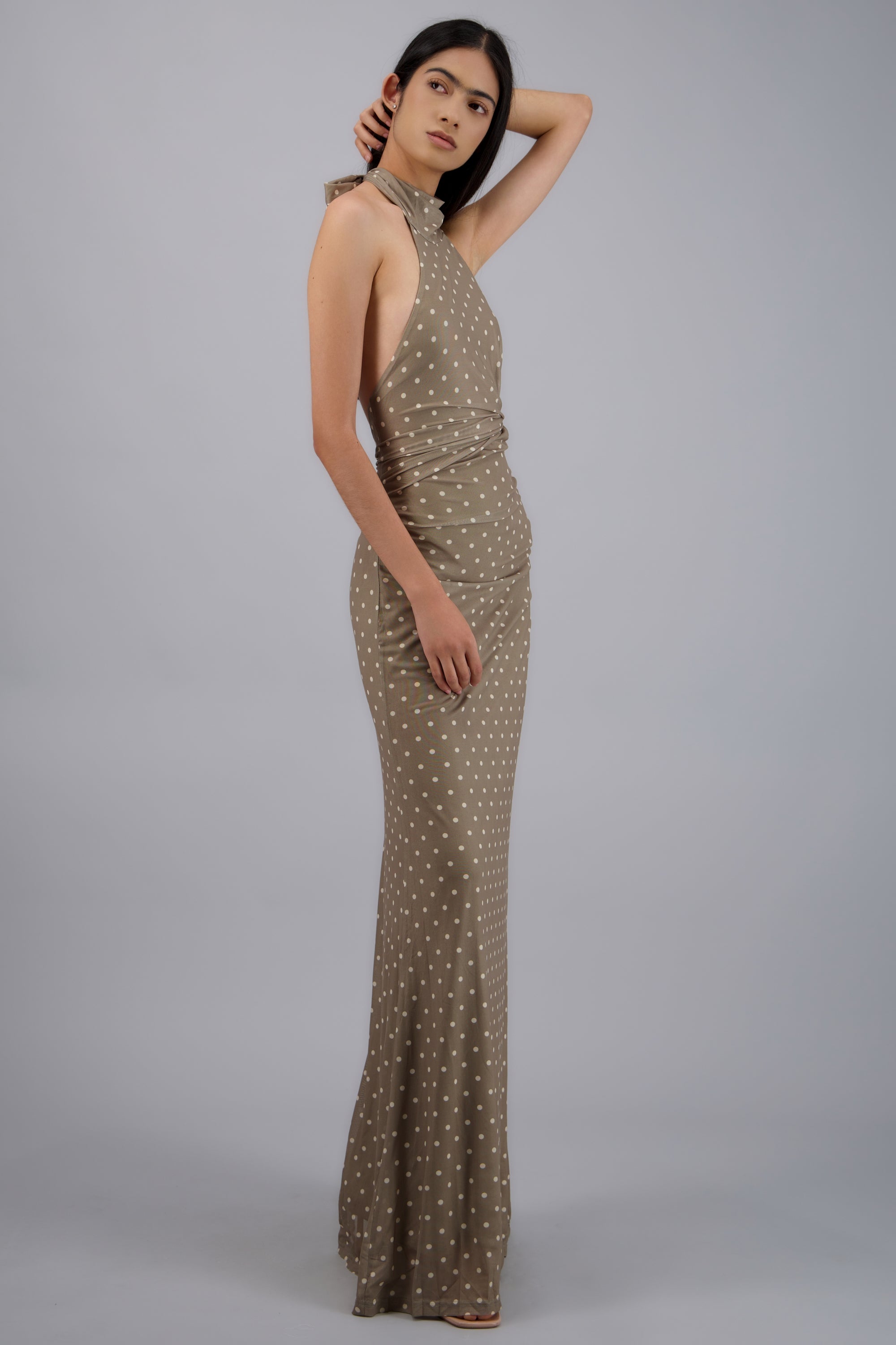 Vestido maxi cuello halter KHAKI COMBO