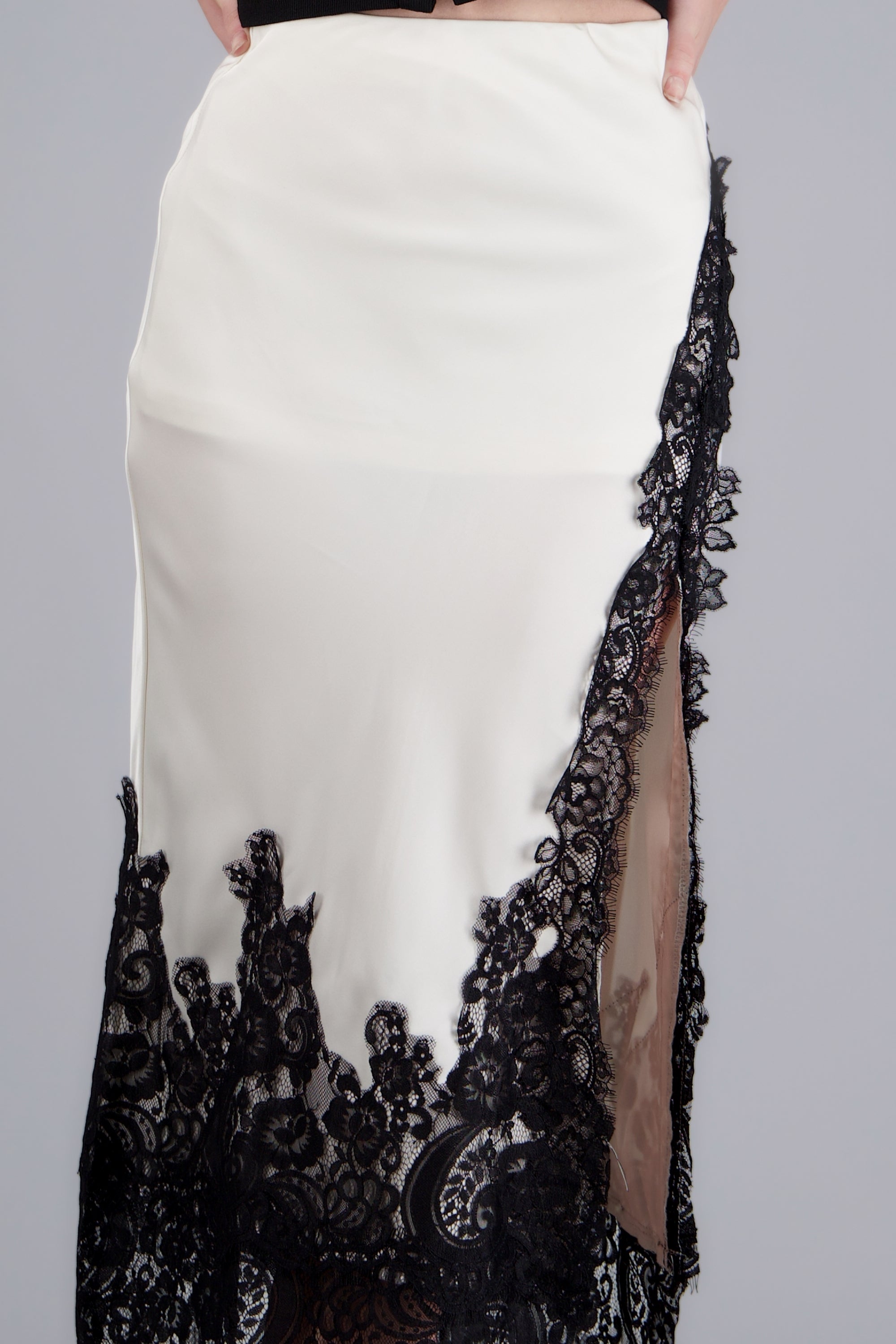 Falda midi satin detalle encaje BLANCO COMBO